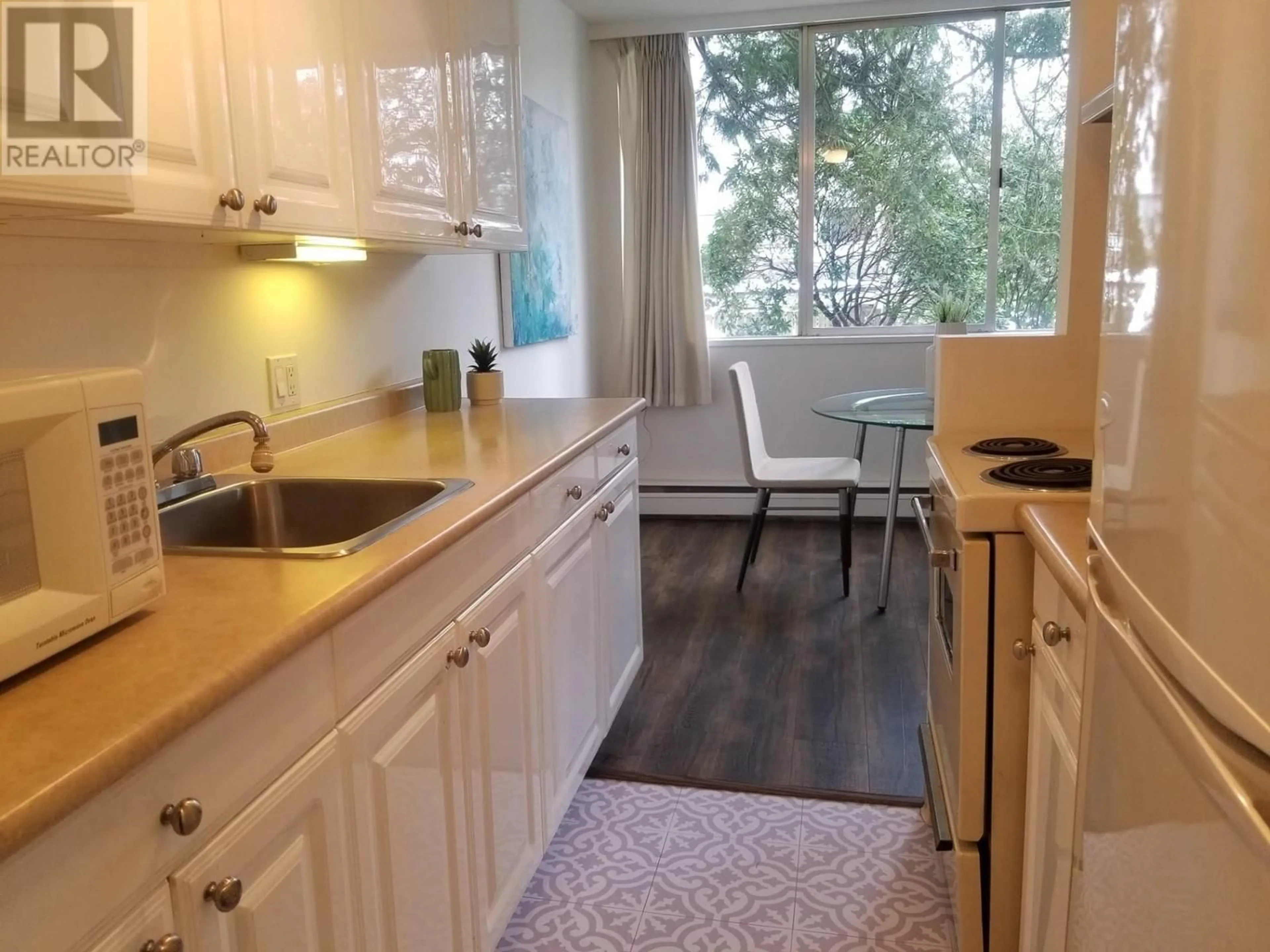 Standard kitchen, wood/laminate floor for 205 1785 ESQUIMALT AVENUE, West Vancouver British Columbia V7V1R7