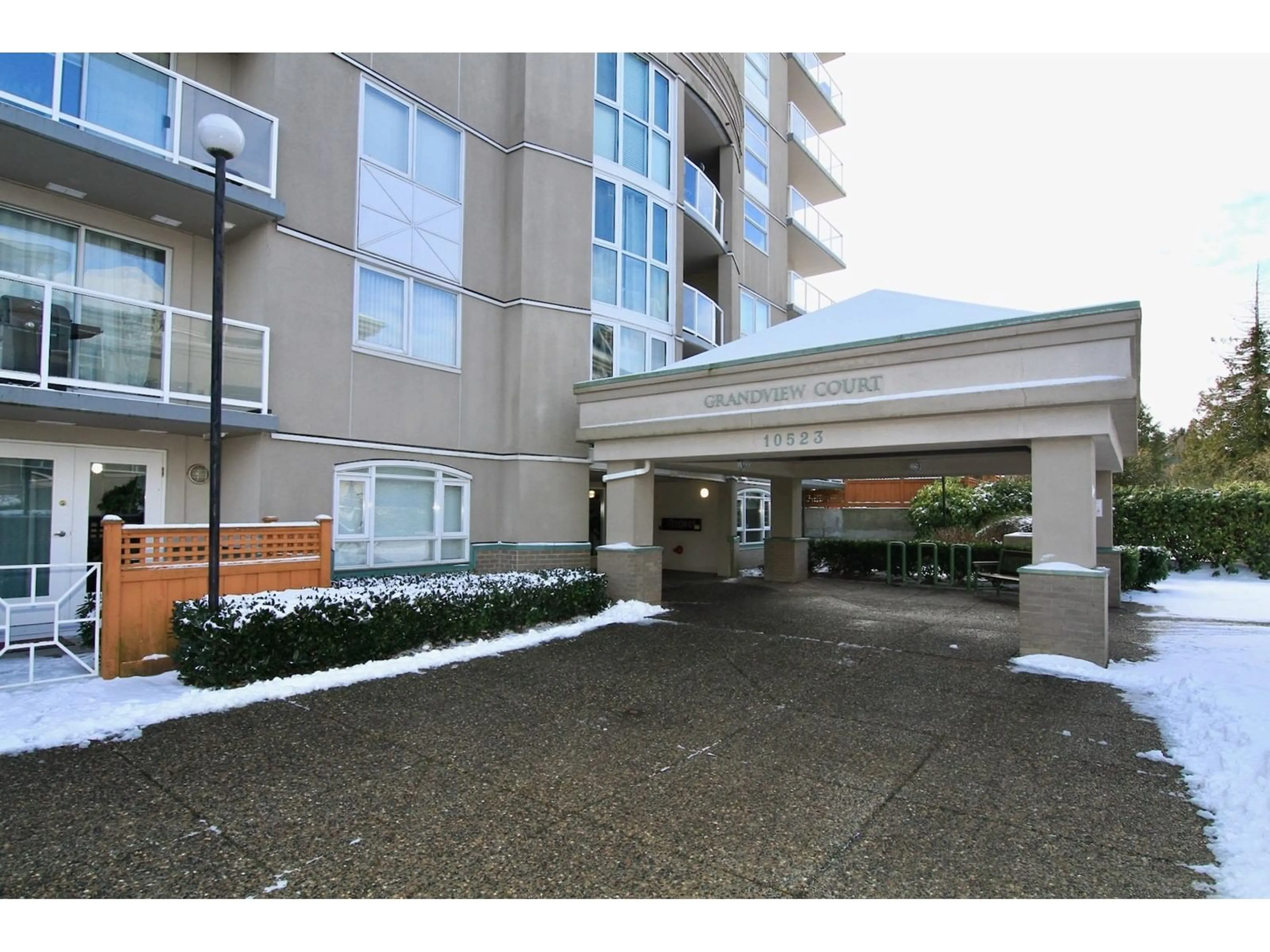 Indoor foyer for 1306 10523 UNIVERSITY DRIVE, Surrey British Columbia V3T5T8