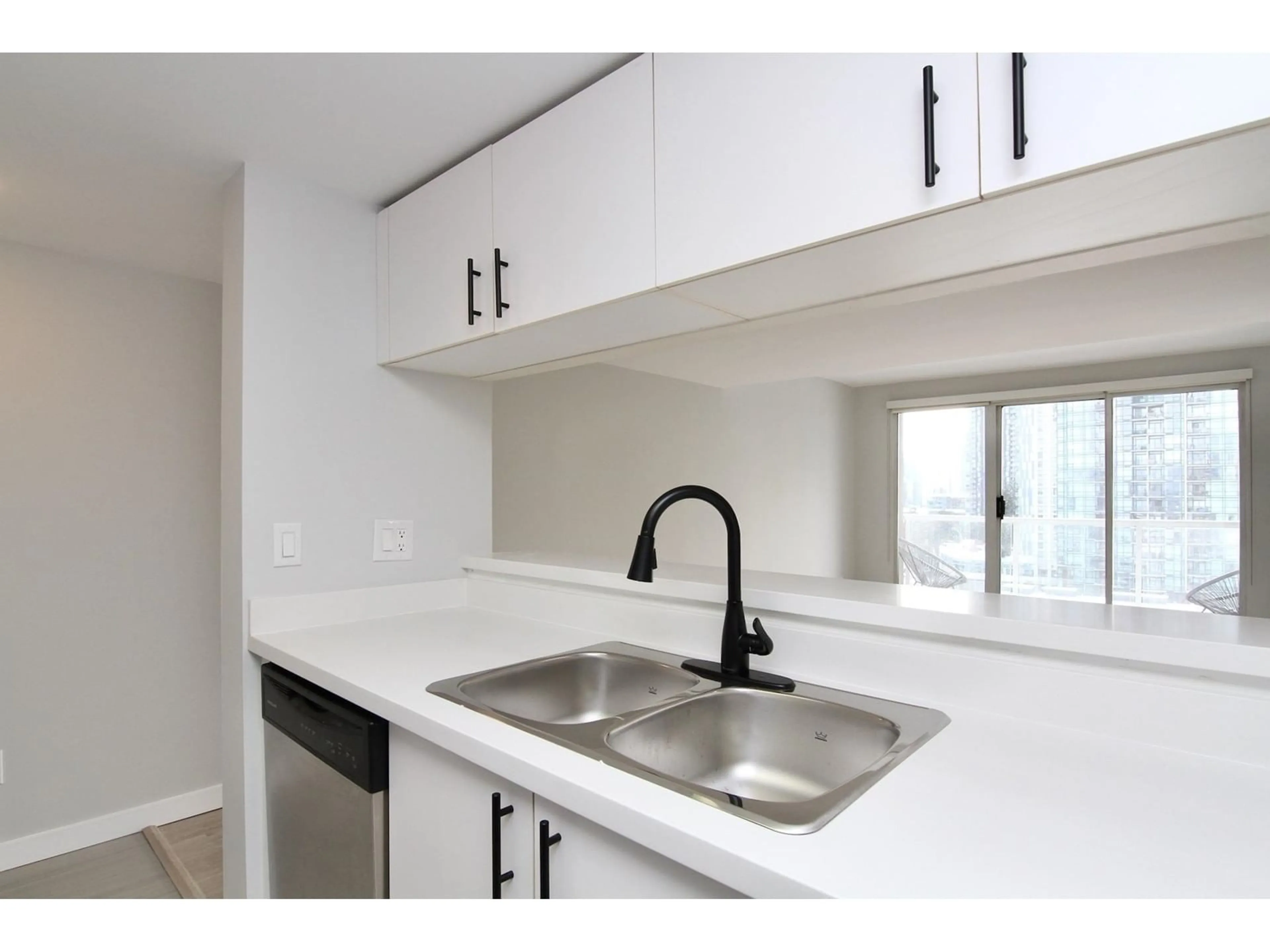 Standard kitchen, unknown for 1306 10523 UNIVERSITY DRIVE, Surrey British Columbia V3T5T8