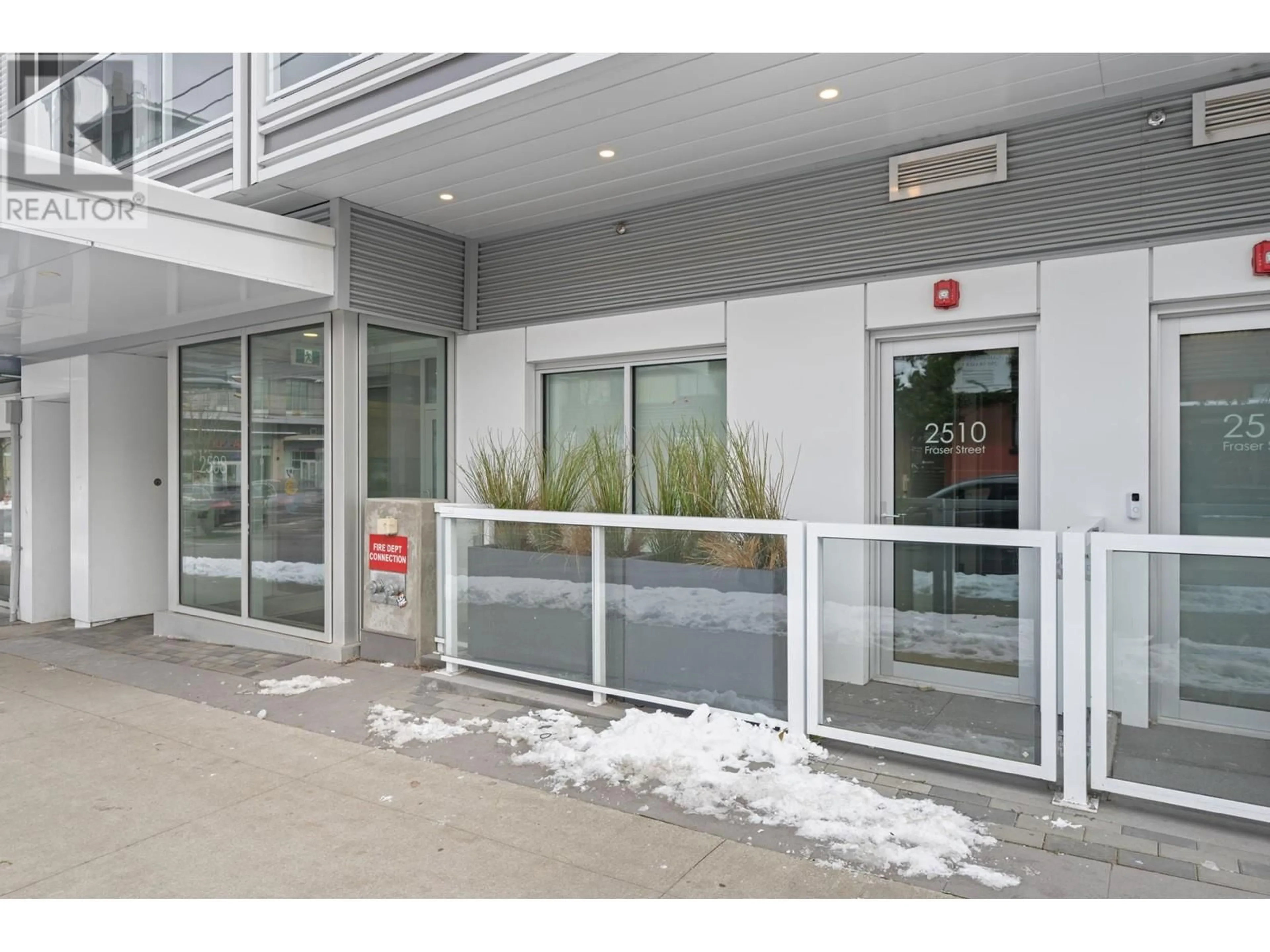 Indoor foyer for 2510 FRASER STREET, Vancouver British Columbia V5T3V4