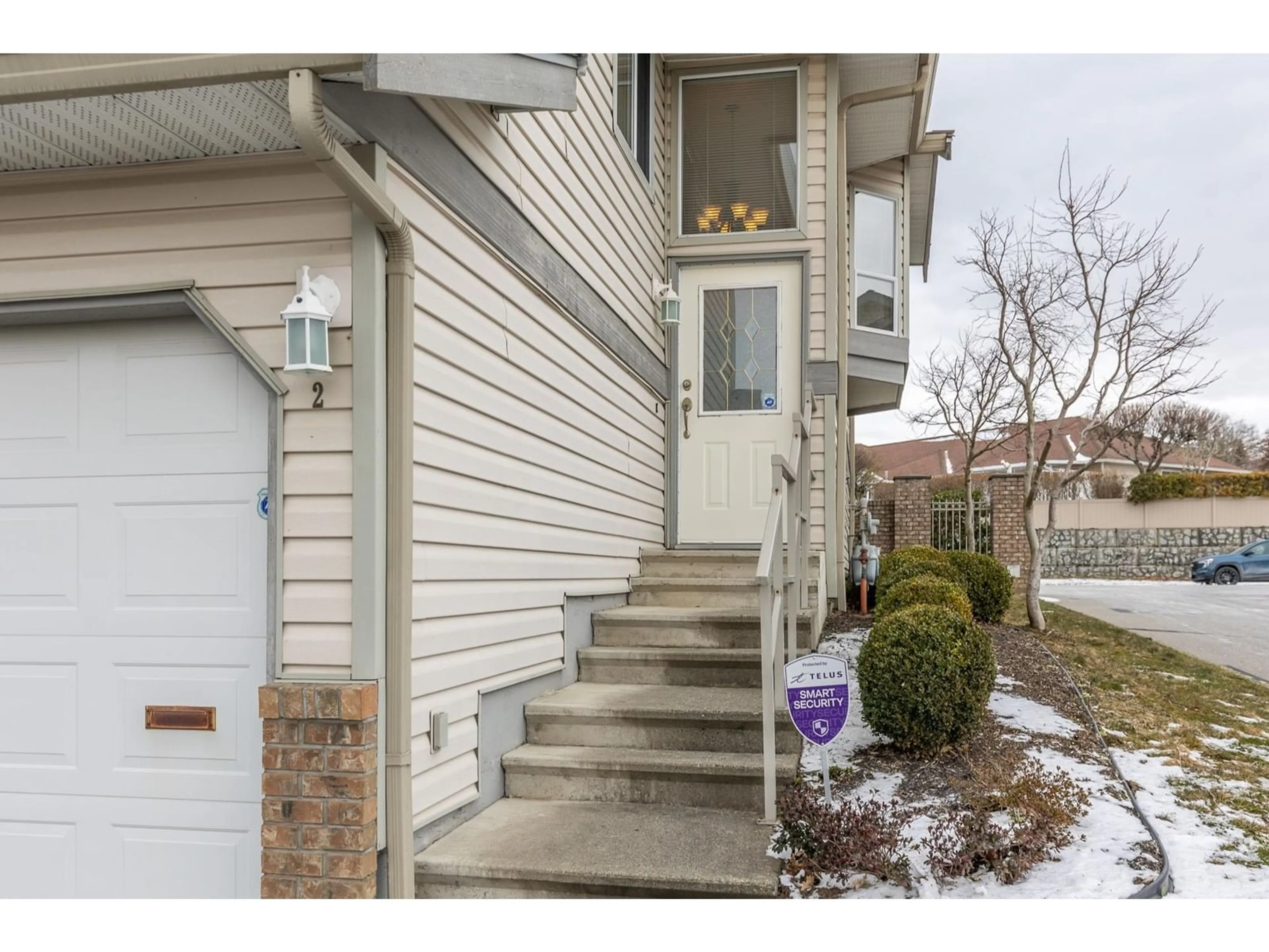 Indoor entryway for 2 2023 WINFIELD DRIVE, Abbotsford British Columbia V3G1K5