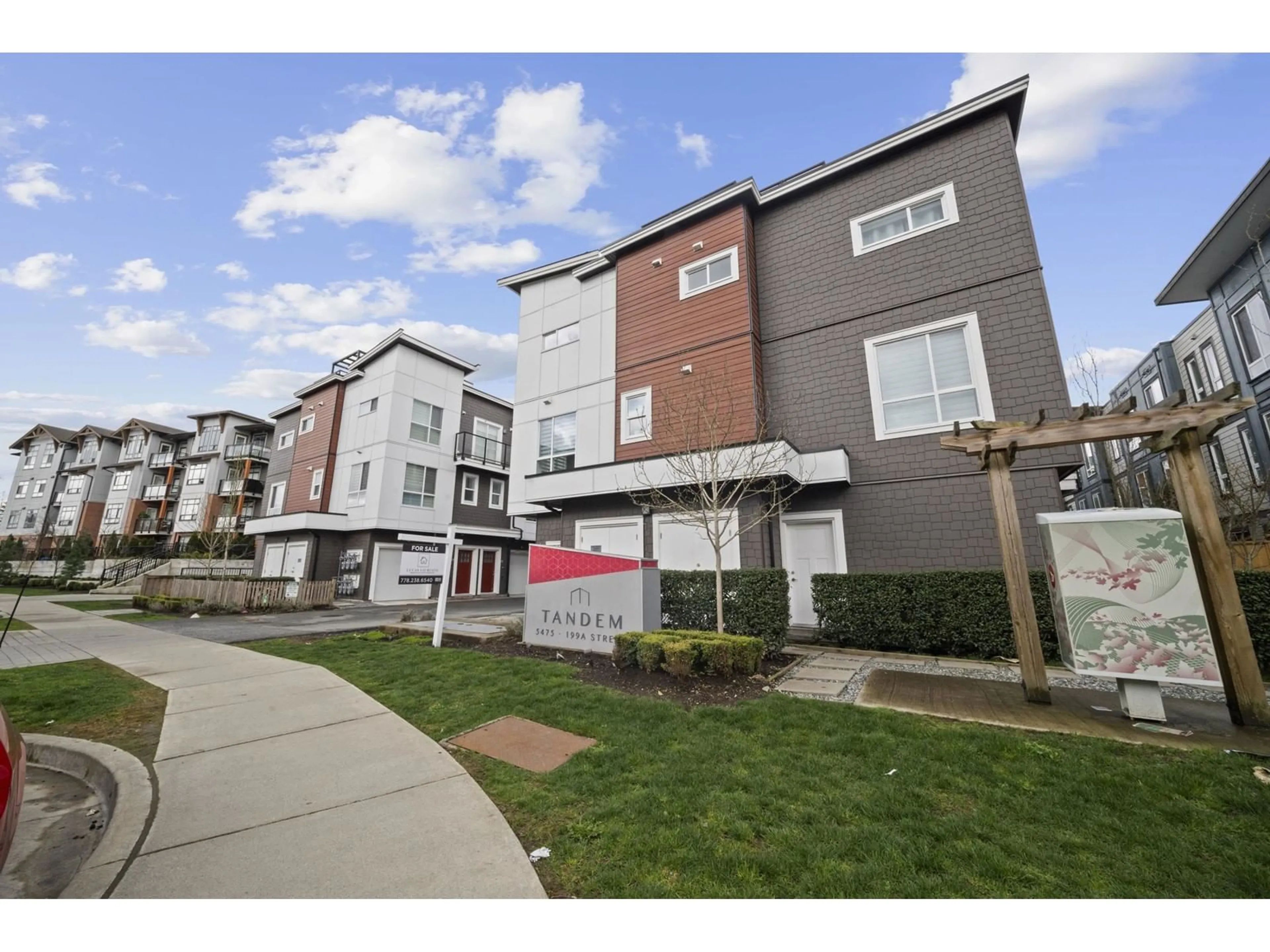 Patio, street for 2 - 5475 199A, Langley British Columbia V0V0V0