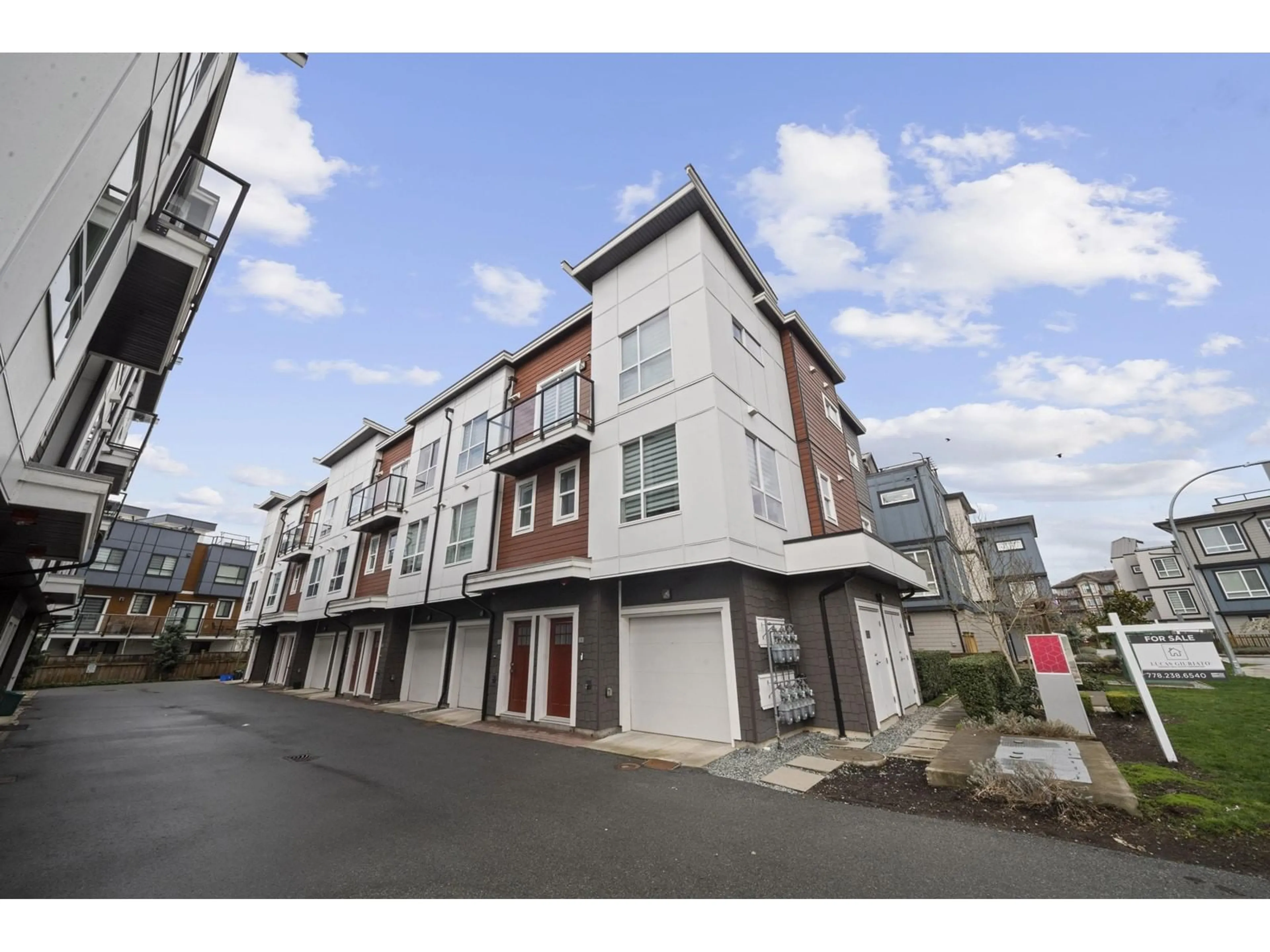 A pic from outside/outdoor area/front of a property/back of a property/a pic from drone, street for 2 - 5475 199A, Langley British Columbia V0V0V0
