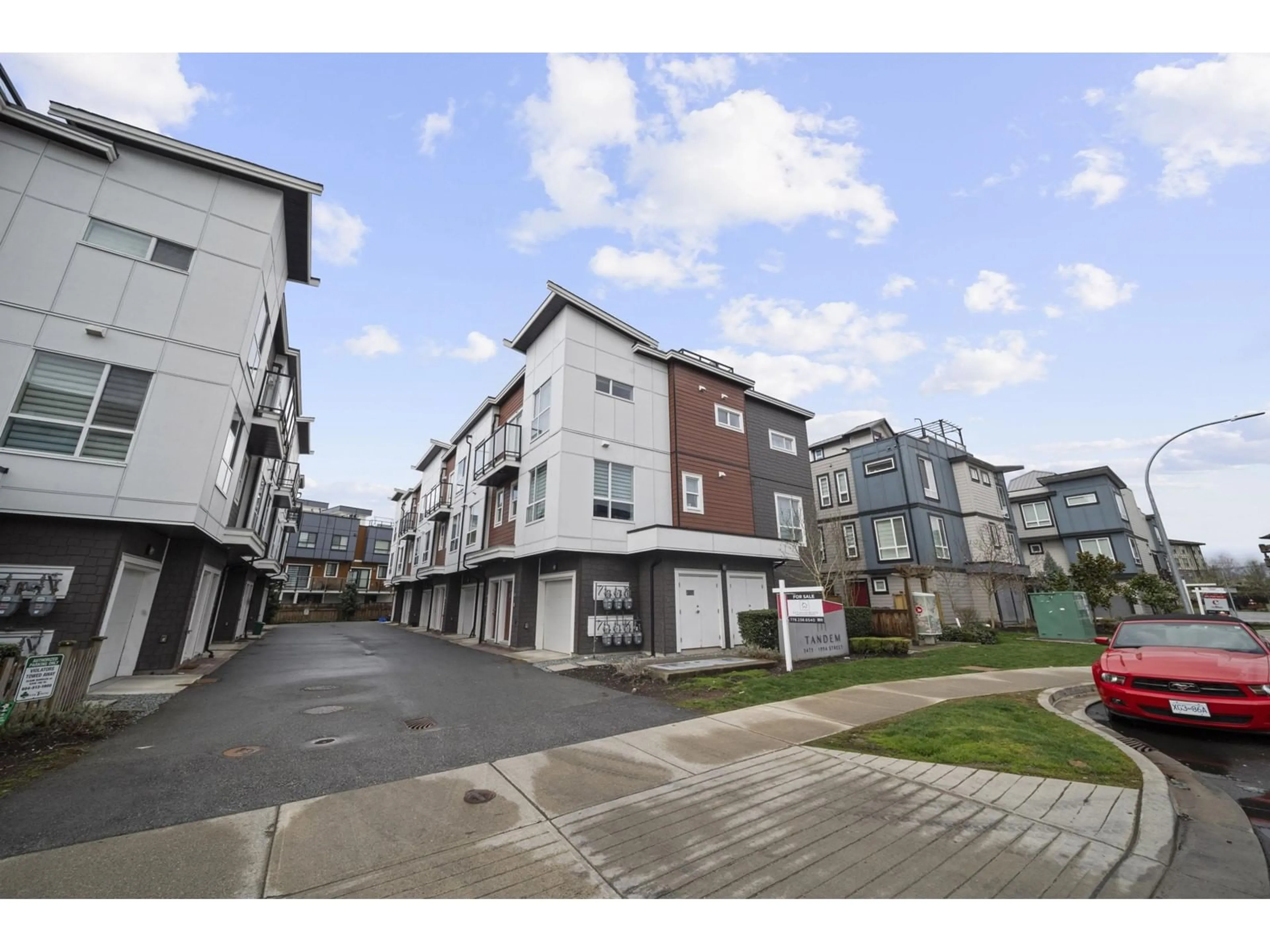 A pic from outside/outdoor area/front of a property/back of a property/a pic from drone, street for 2 - 5475 199A, Langley British Columbia V0V0V0