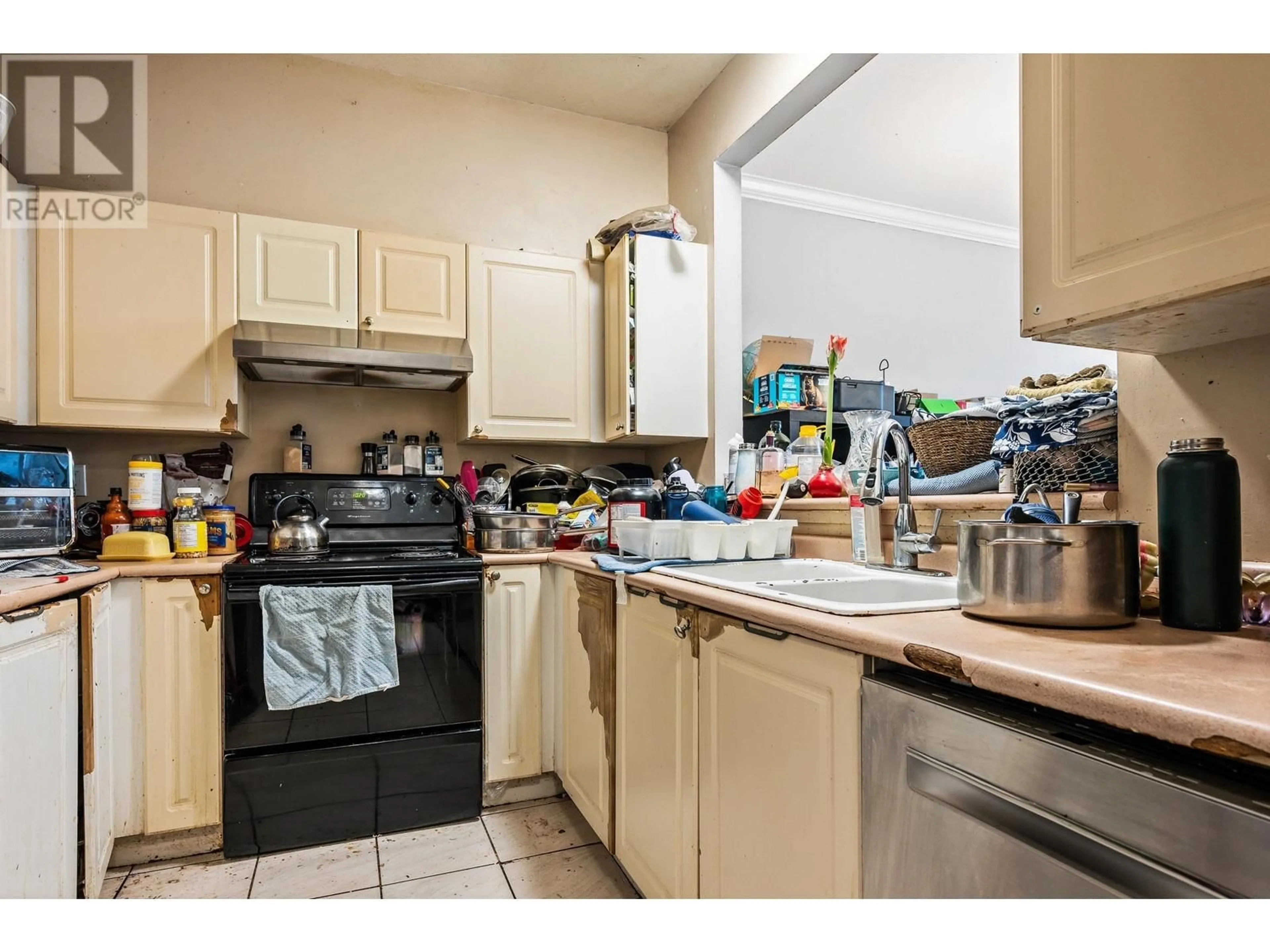 Standard kitchen, unknown for 101 - 2340 HAWTHORNE AVENUE, Port Coquitlam British Columbia V3C1W9