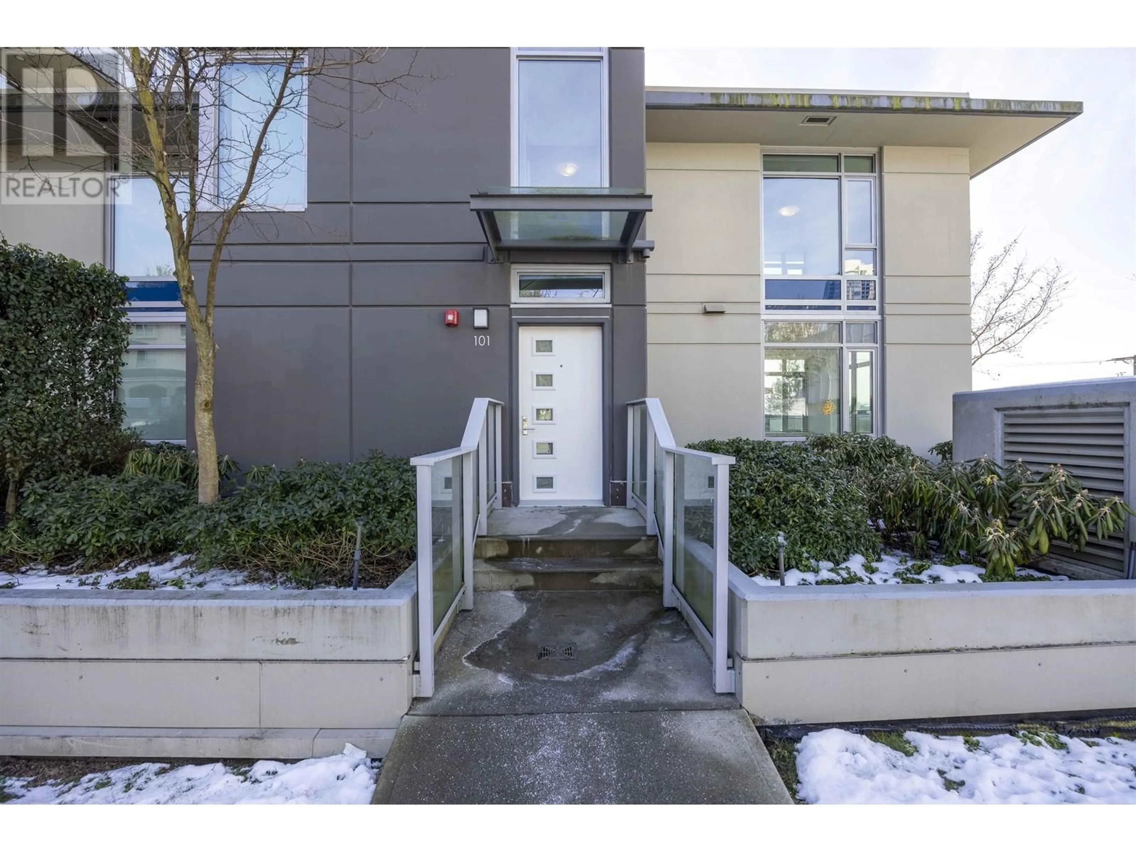 Indoor entryway for 101 - 518 WHITING WAY, Coquitlam British Columbia V3J0H7