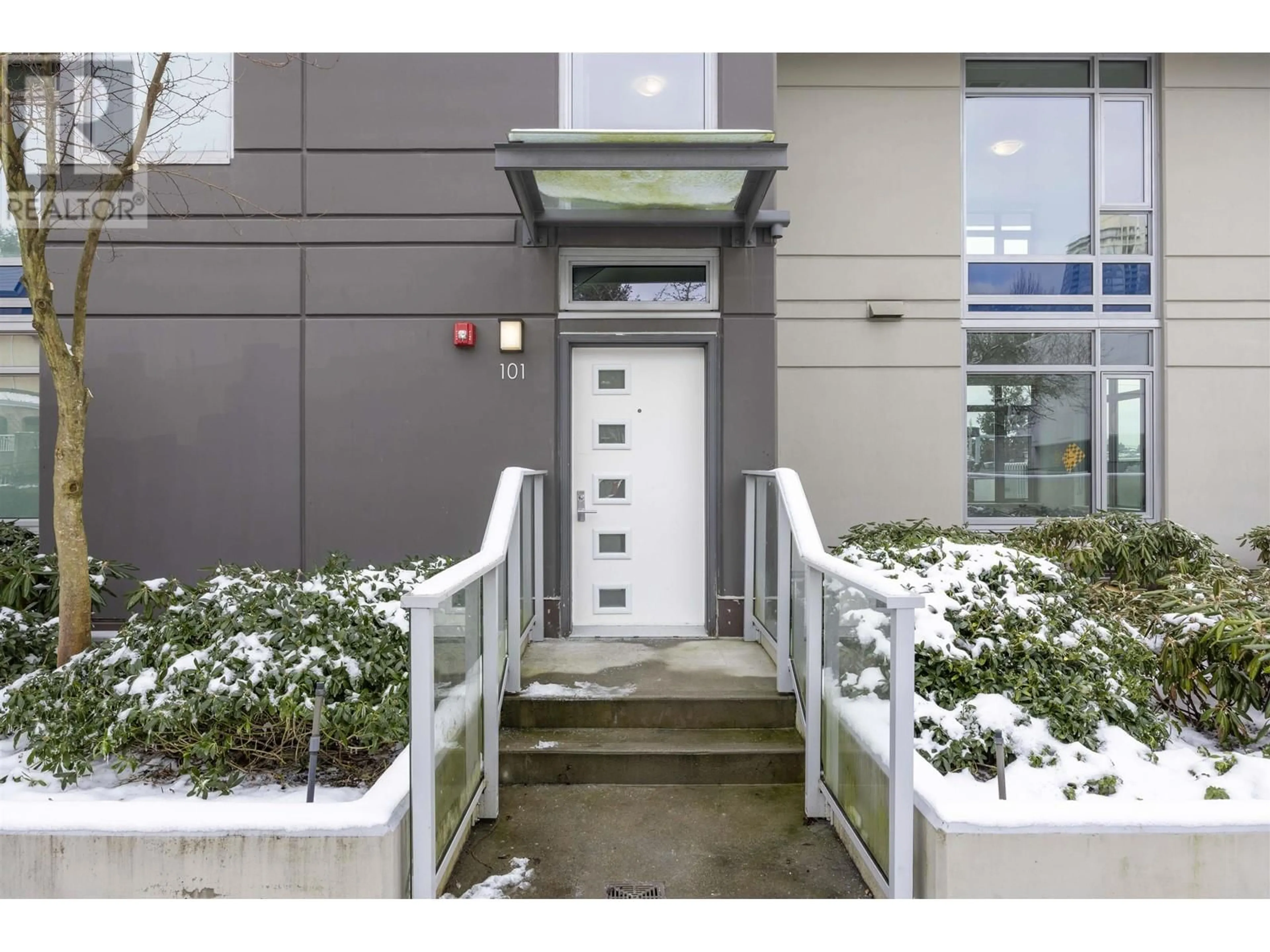 Indoor entryway for 101 518 WHITING WAY, Coquitlam British Columbia V3J0H7