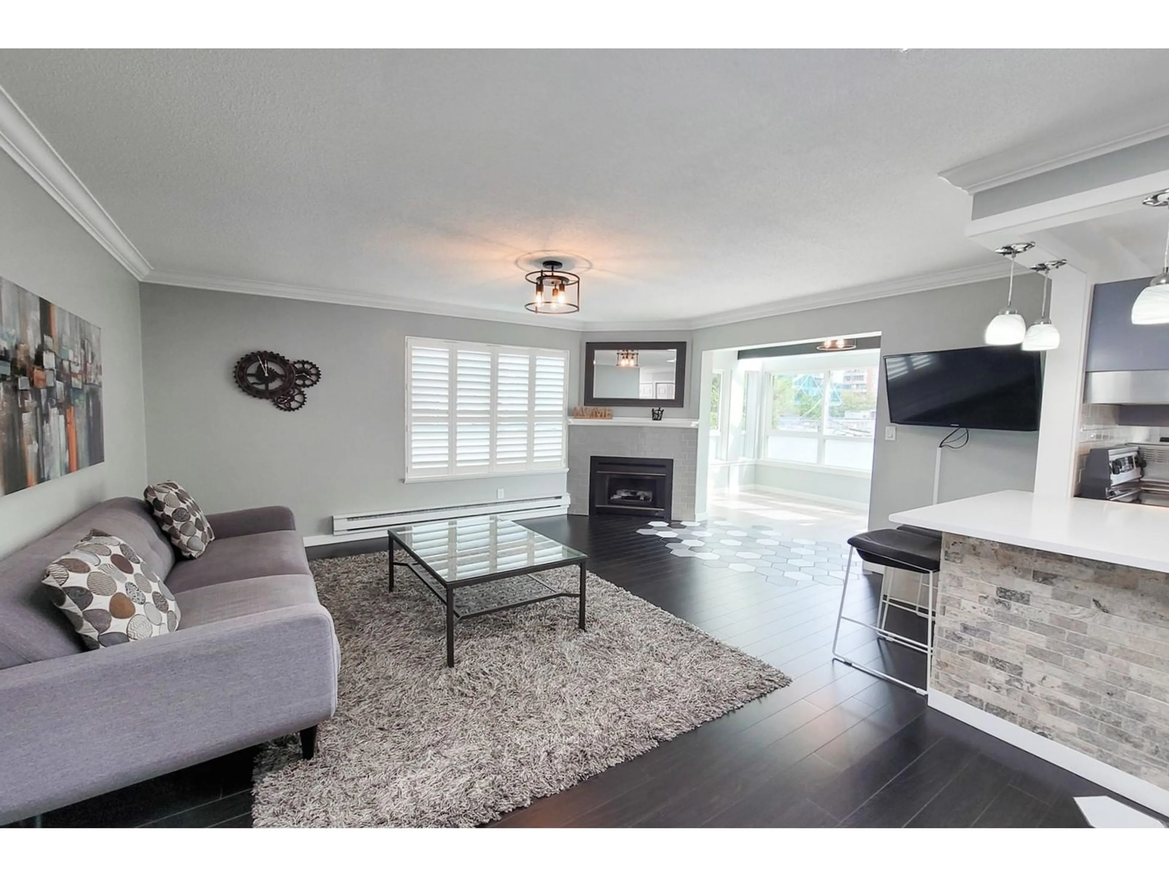 Living room with furniture, wood/laminate floor for 304 1467 MARTIN STREET, White Rock British Columbia V4B3W8