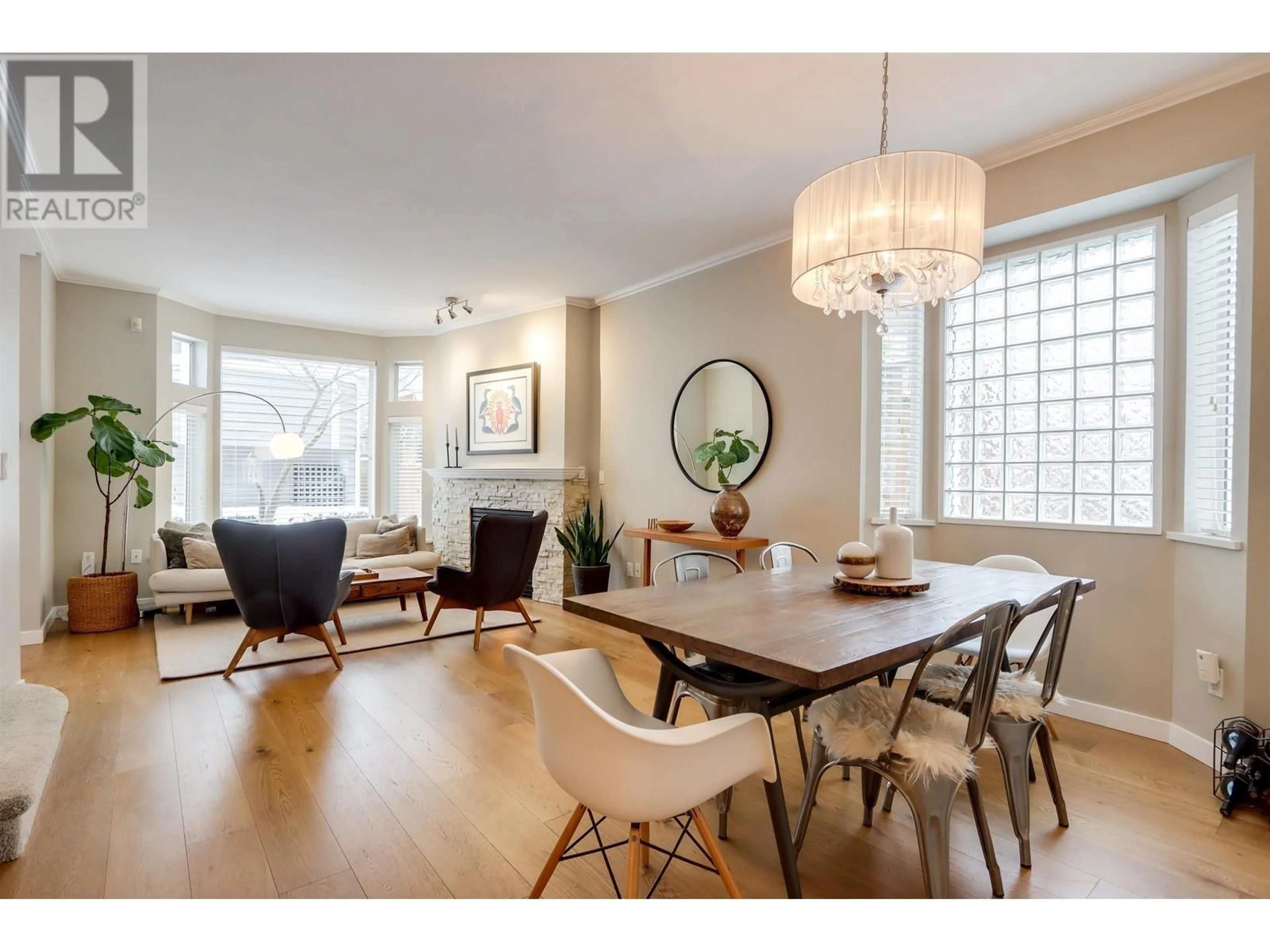 Dining room, wood/laminate floor for 5 233 E 6 STREET, North Vancouver British Columbia V7L1P4