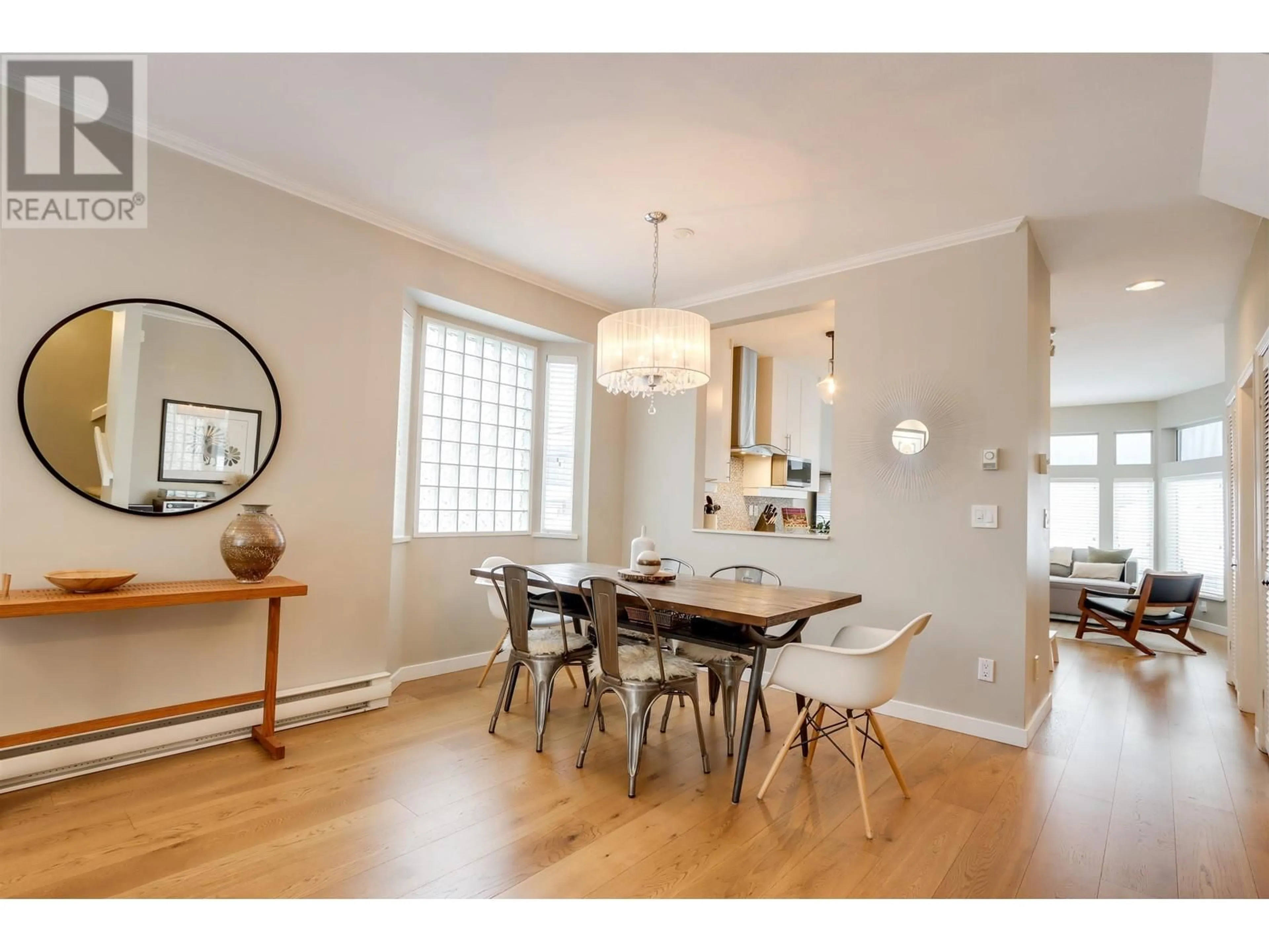 Dining room, wood/laminate floor for 5 233 E 6 STREET, North Vancouver British Columbia V7L1P4