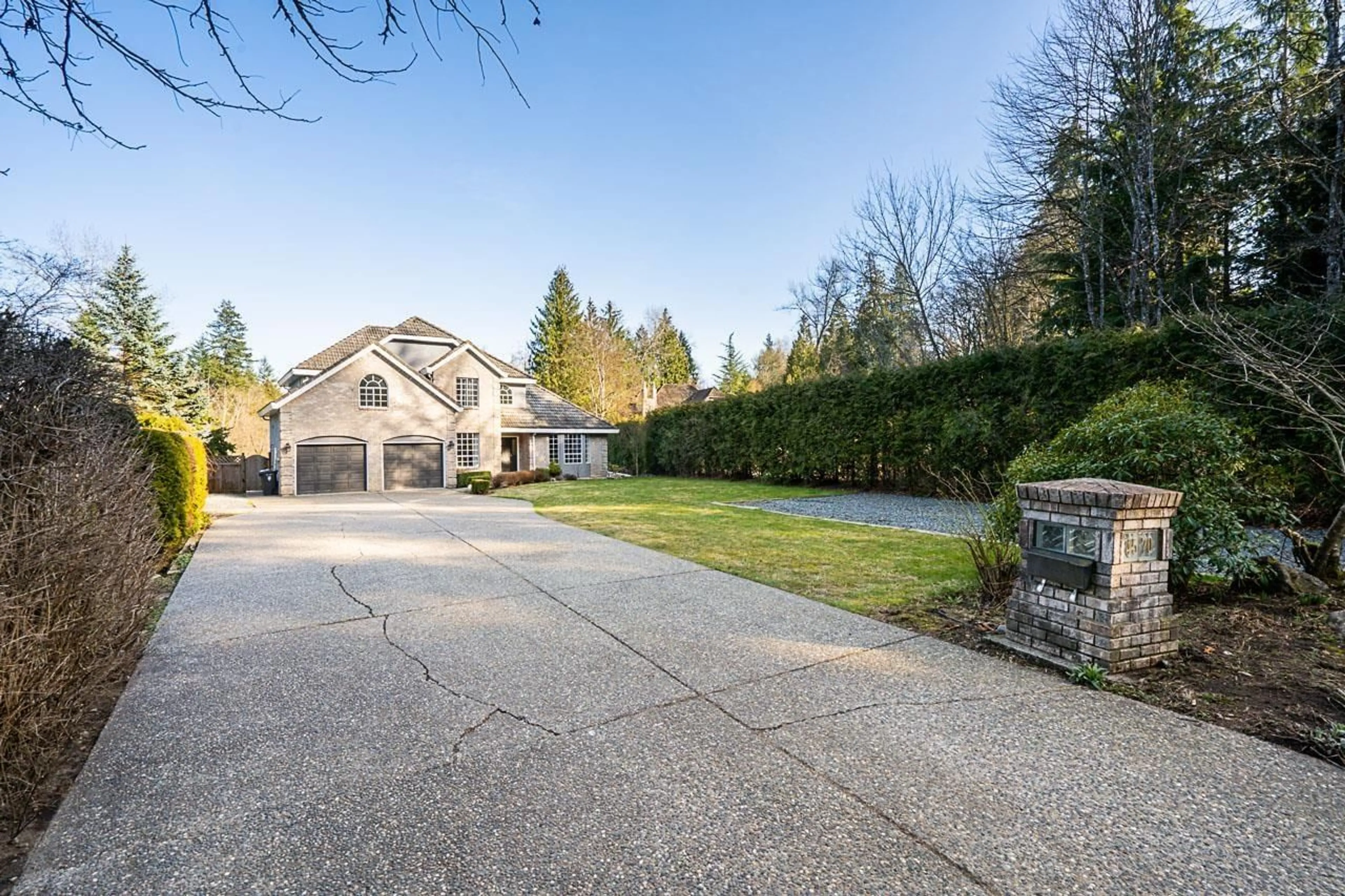 A pic from outside/outdoor area/front of a property/back of a property/a pic from drone, street for 4570 MAYSFIELD CRESCENT, Langley British Columbia V3A4M1