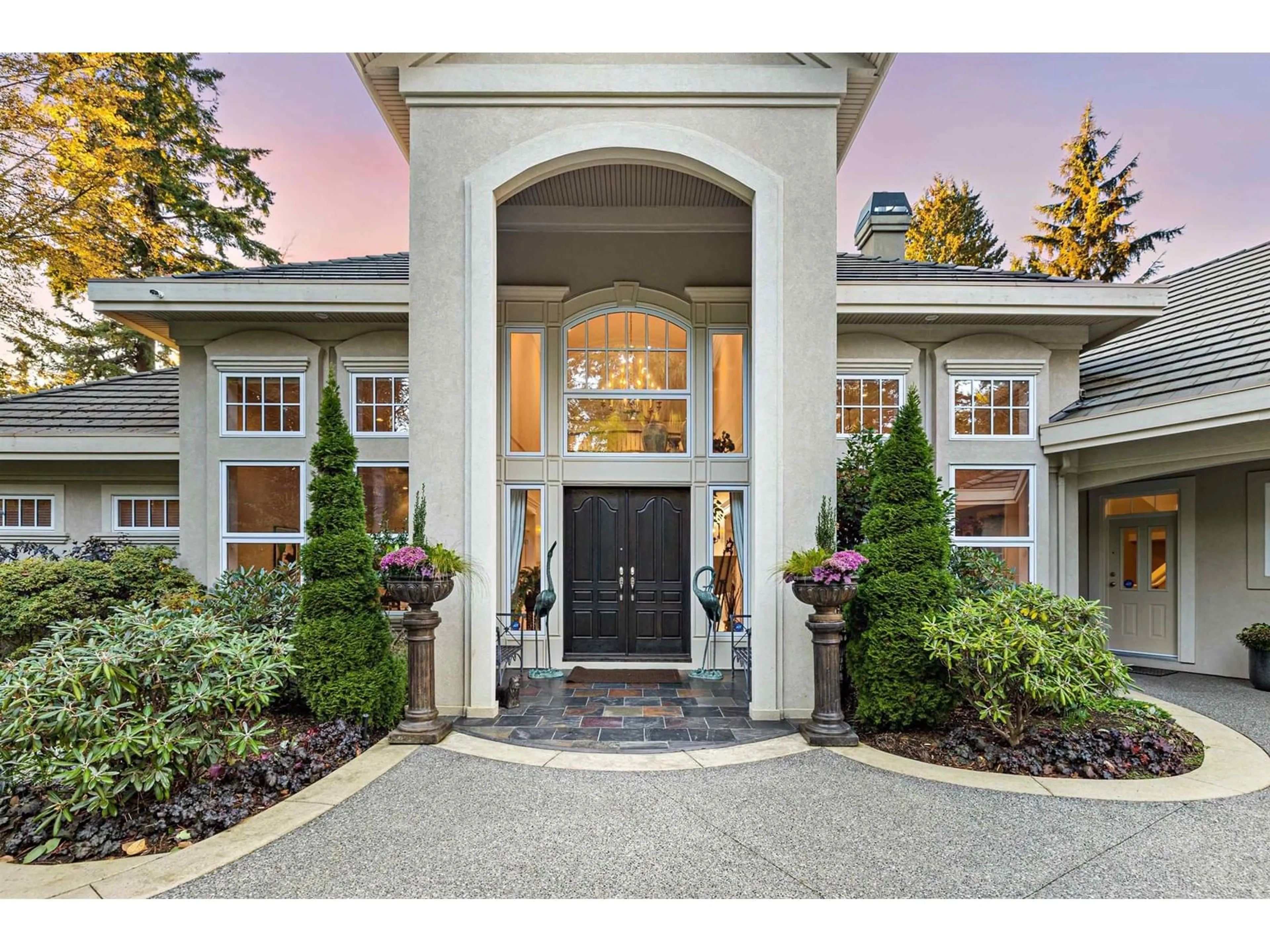 Indoor entryway for 13375 CRESCENT, Surrey British Columbia V4P1J5