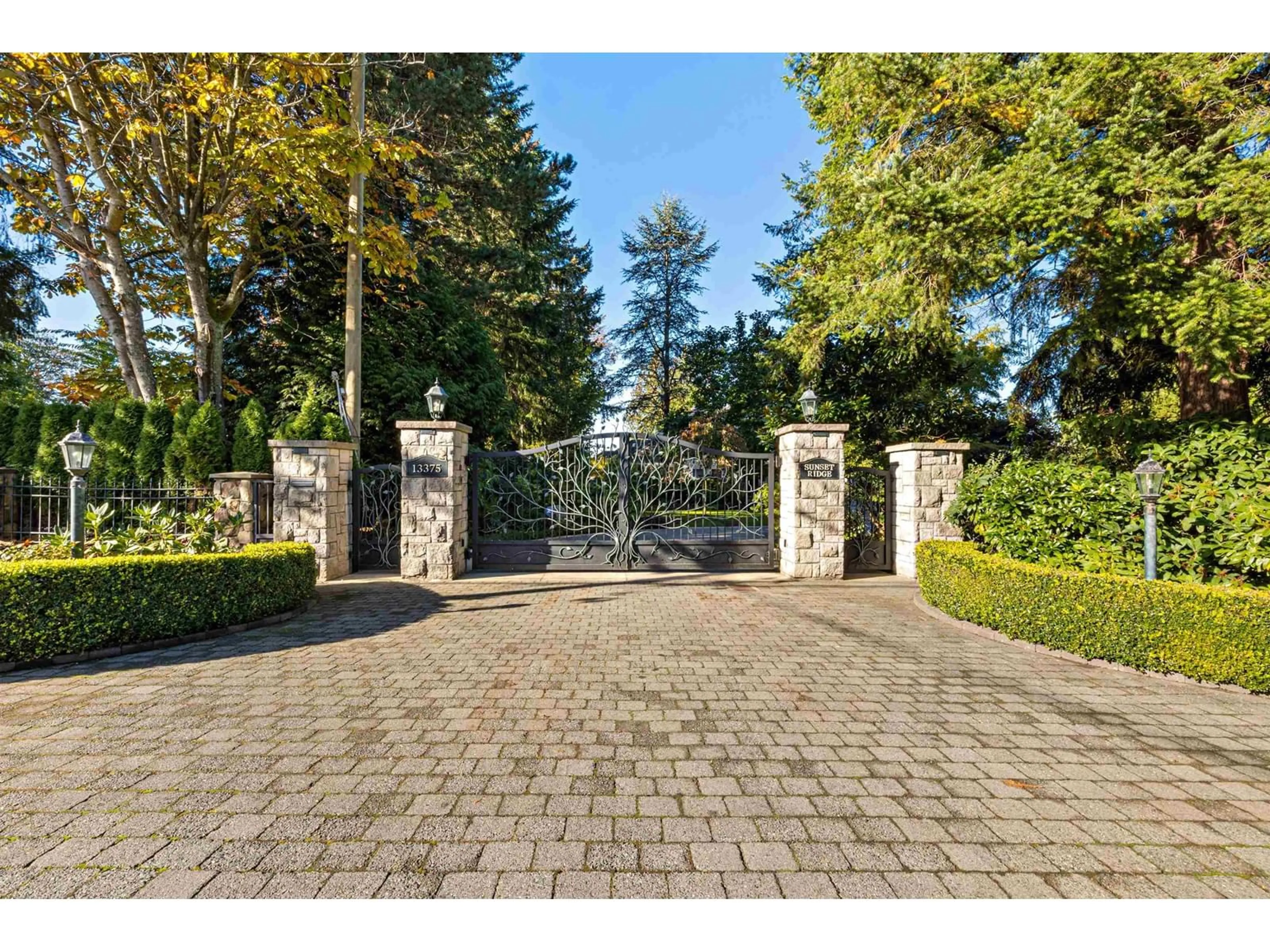 Unknown for 13375 CRESCENT, Surrey British Columbia V4P1J5