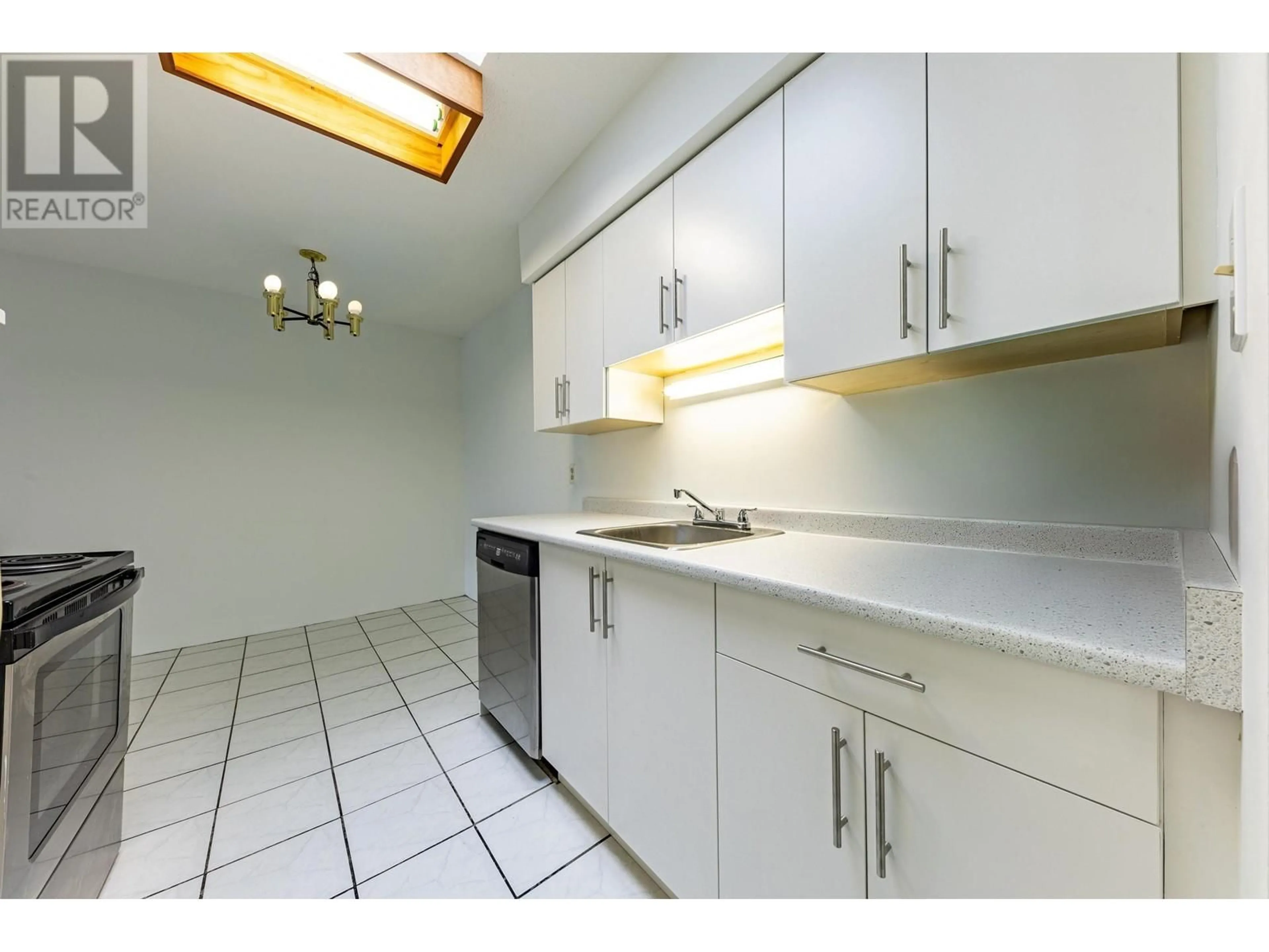 Standard kitchen, unknown for 309 3883 LAUREL STREET, Burnaby British Columbia V5G4M8