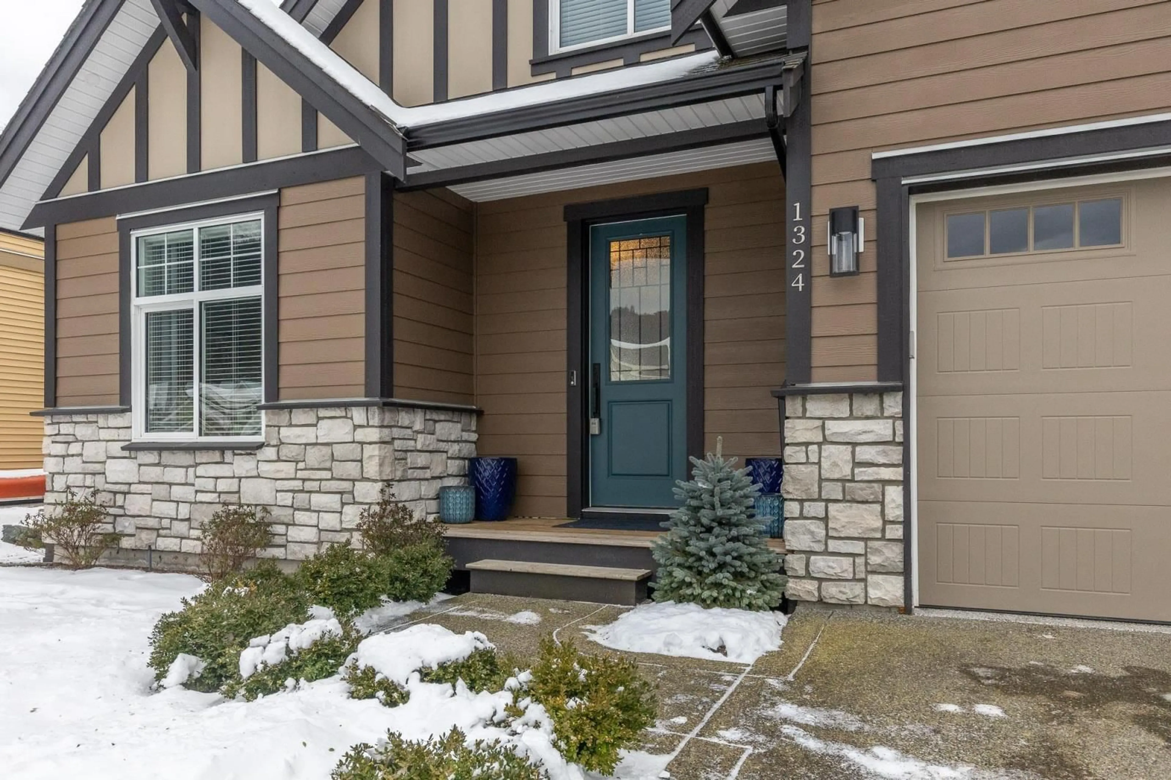 Indoor entryway for 1324 STROMDAHL PLACE|Mt Woodside, Agassiz British Columbia V0M1A1