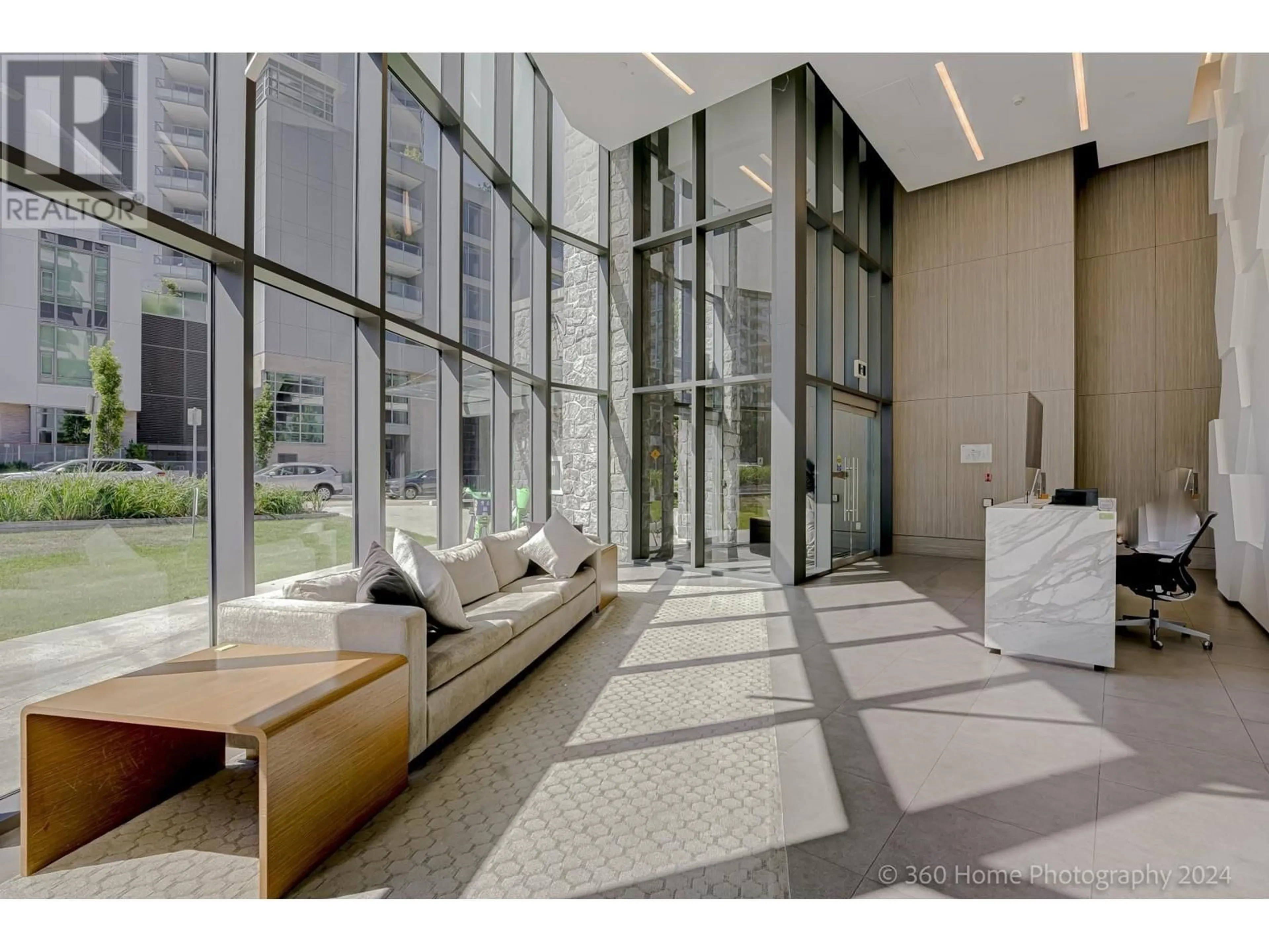 Indoor foyer for 2303 - 680 SEYLYNN CRESCENT, North Vancouver British Columbia V7J0B5