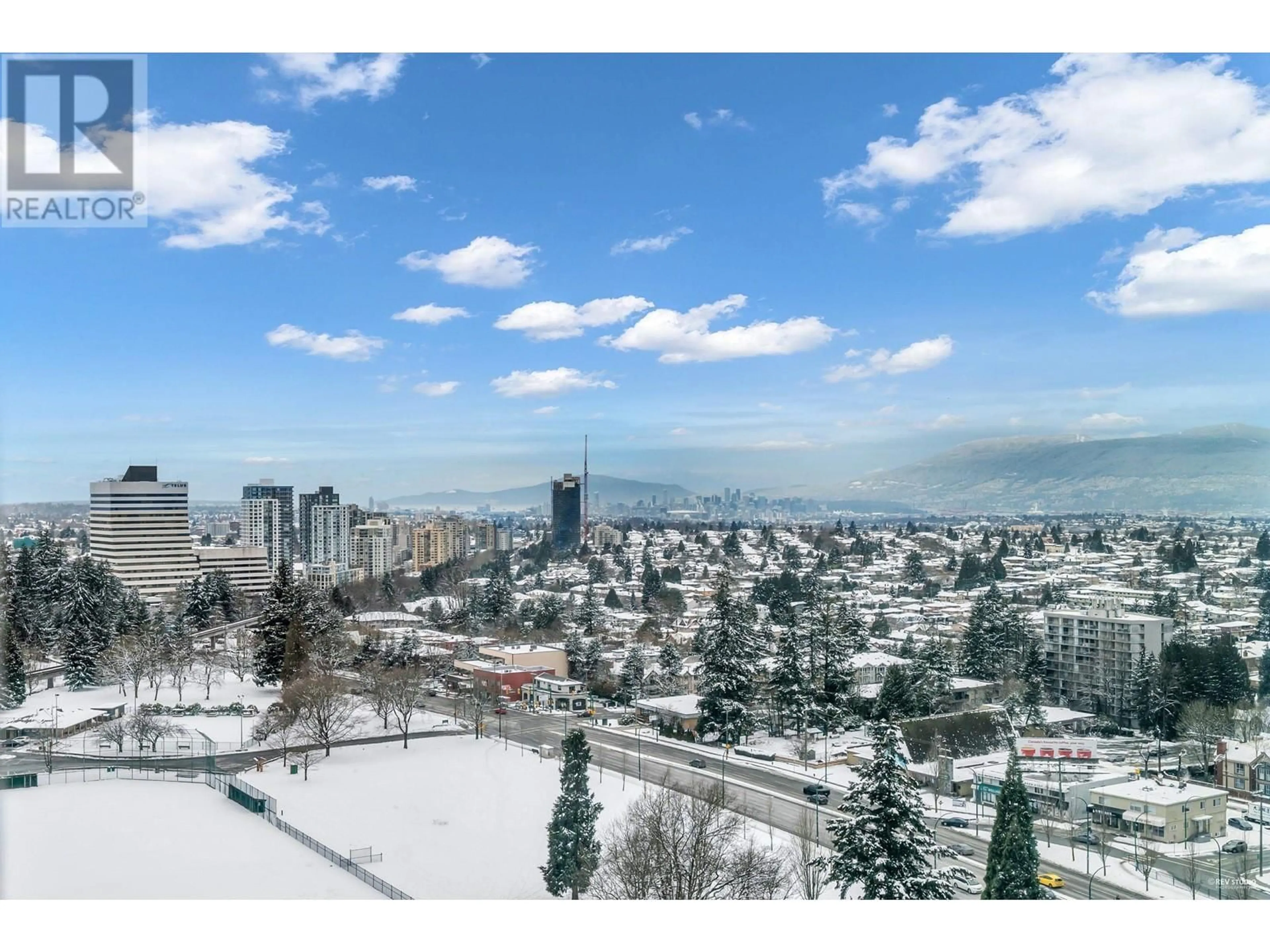 A pic from outside/outdoor area/front of a property/back of a property/a pic from drone, mountain view for 2106 5883 BARKER AVENUE, Burnaby British Columbia V5H0G4