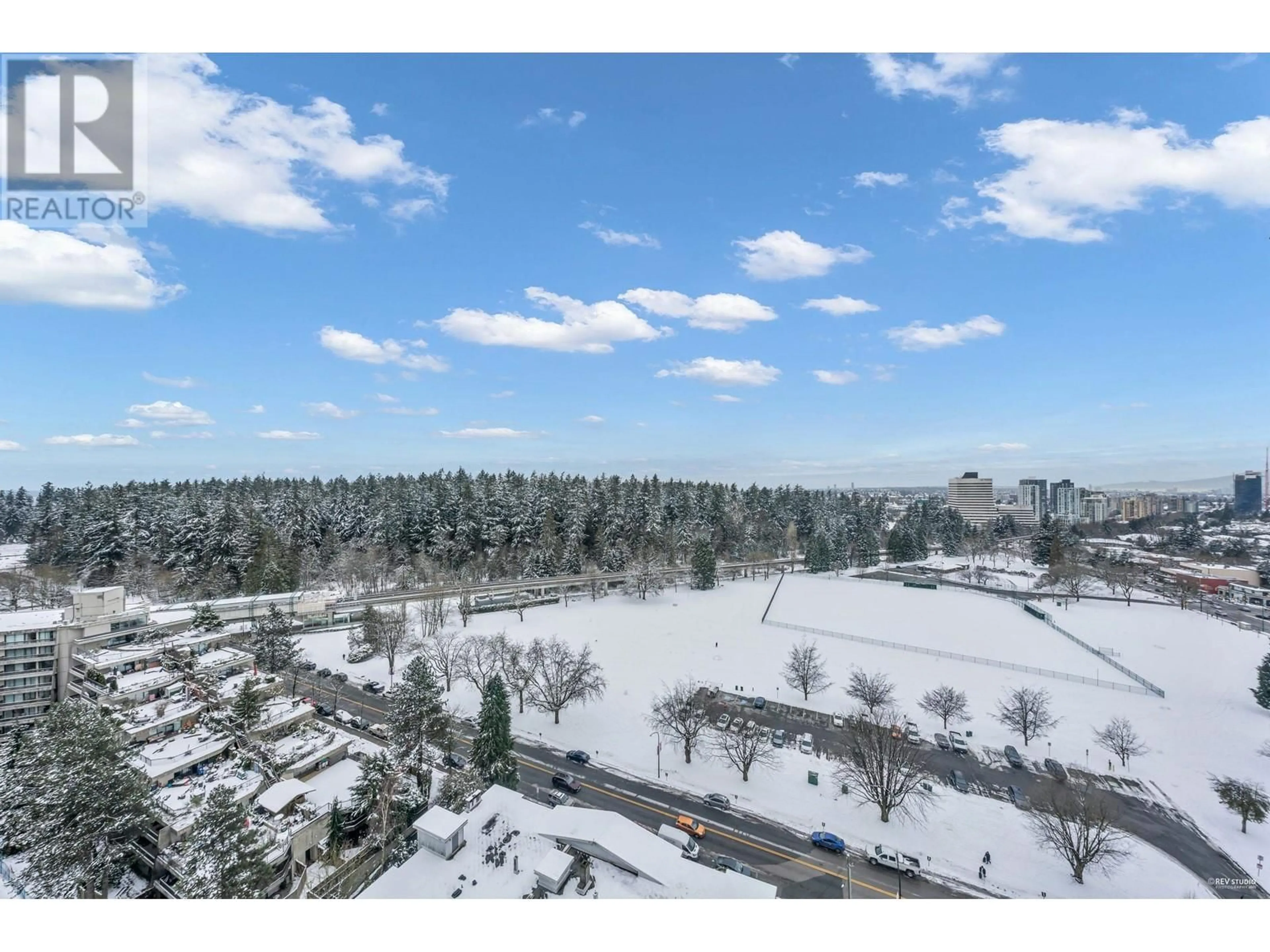 A pic from outside/outdoor area/front of a property/back of a property/a pic from drone, water/lake/river/ocean view for 2106 5883 BARKER AVENUE, Burnaby British Columbia V5H0G4