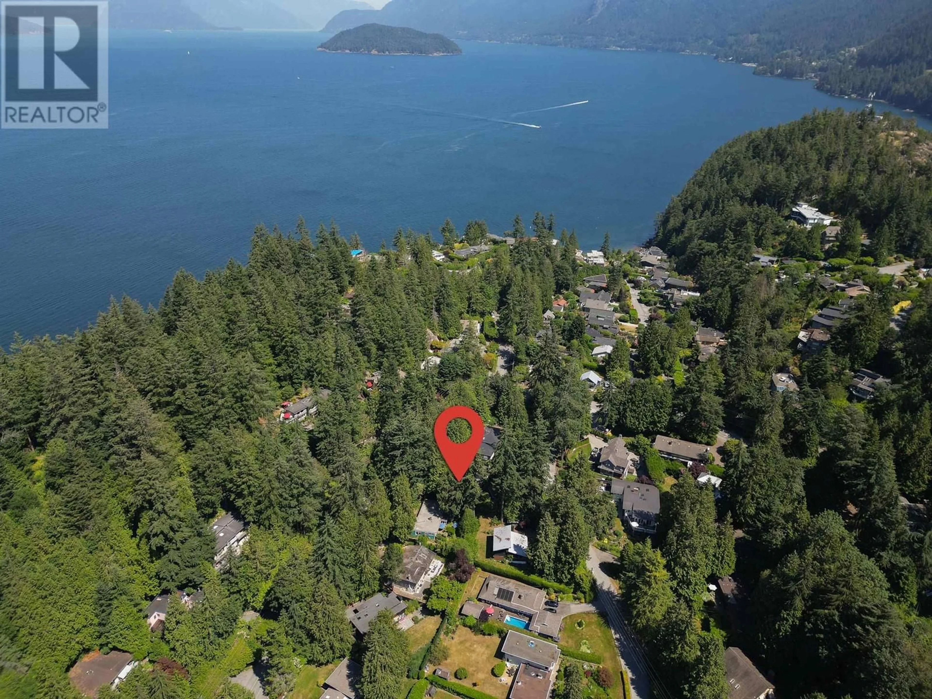 A pic from outside/outdoor area/front of a property/back of a property/a pic from drone, water/lake/river/ocean view for 6779 DUFFERIN AVENUE, West Vancouver British Columbia V7W2K3