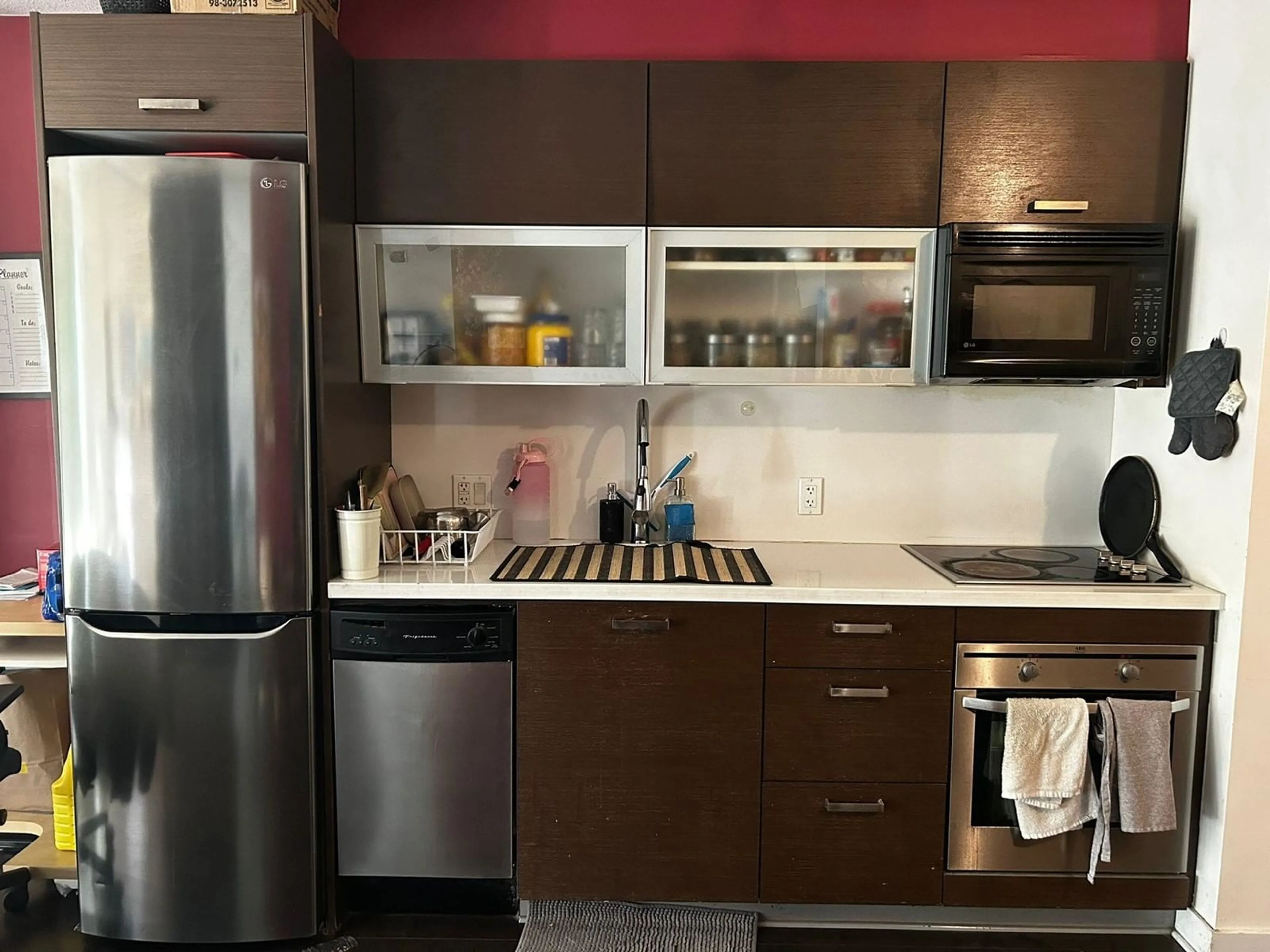 Standard kitchen, unknown for 901 - 10777 UNIVERSITY, Surrey British Columbia V3T0E6