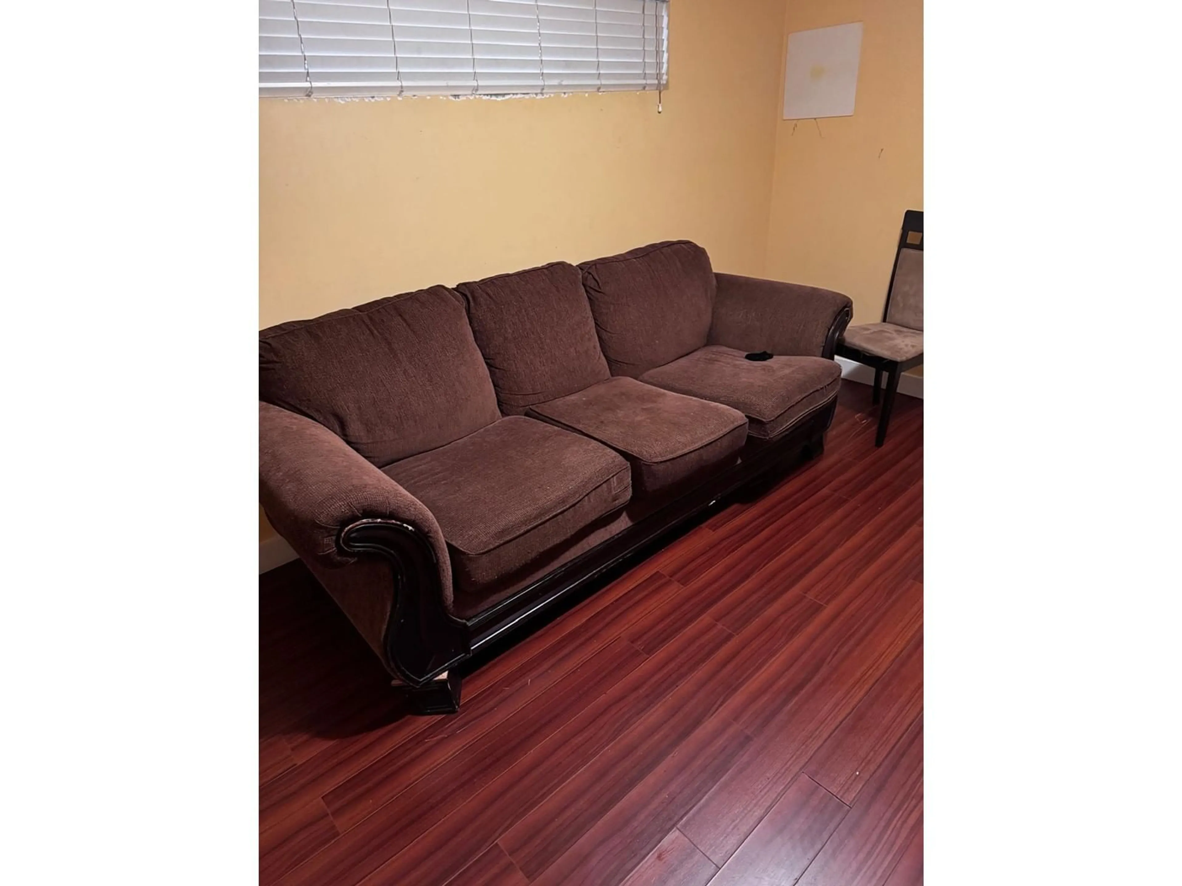 Living room with furniture, wood/laminate floor for 901 - 10777 UNIVERSITY, Surrey British Columbia V3T0E6