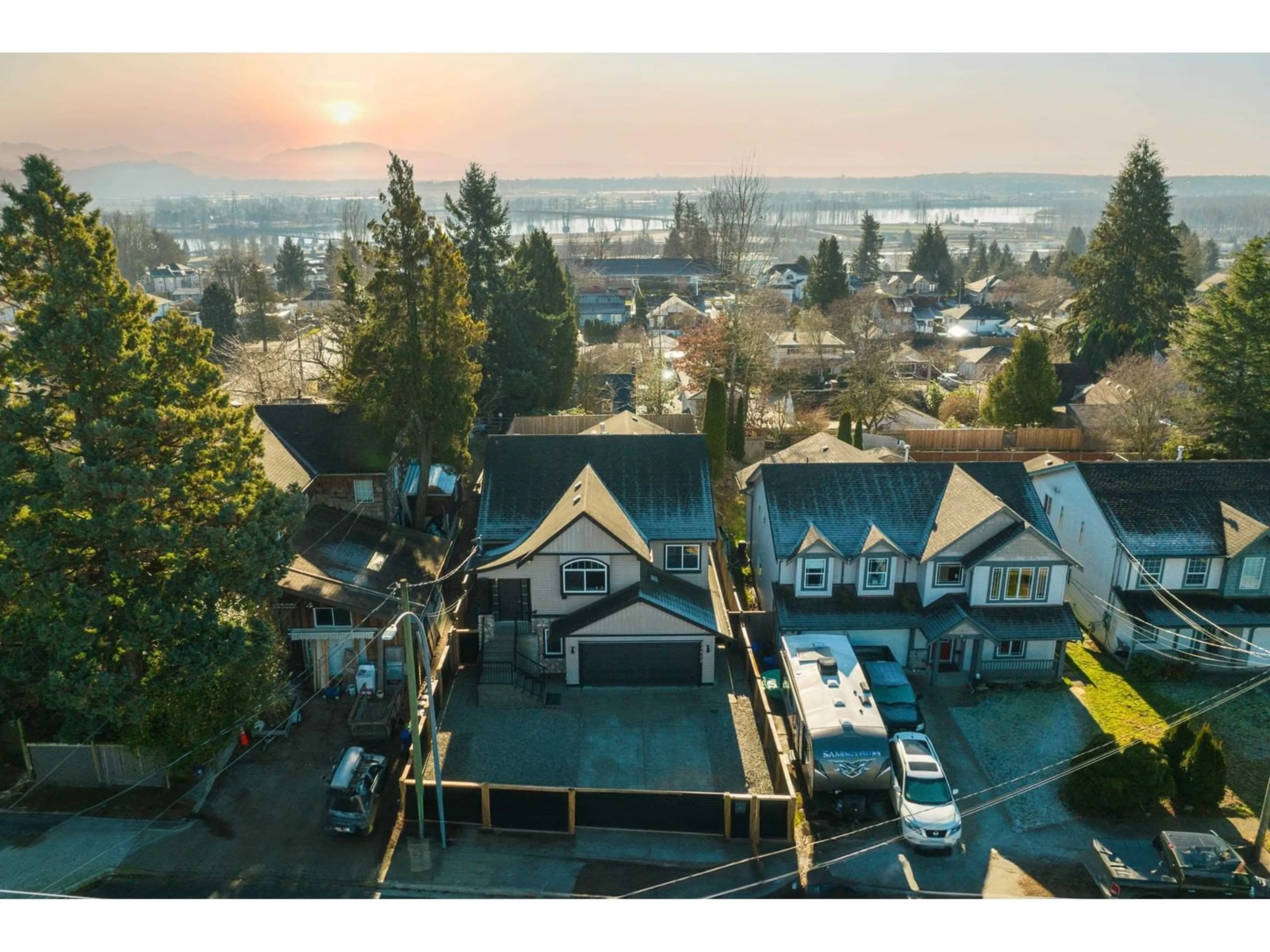 A pic from outside/outdoor area/front of a property/back of a property/a pic from drone, water/lake/river/ocean view for 33072 7TH AVENUE, Mission British Columbia V2V2C8