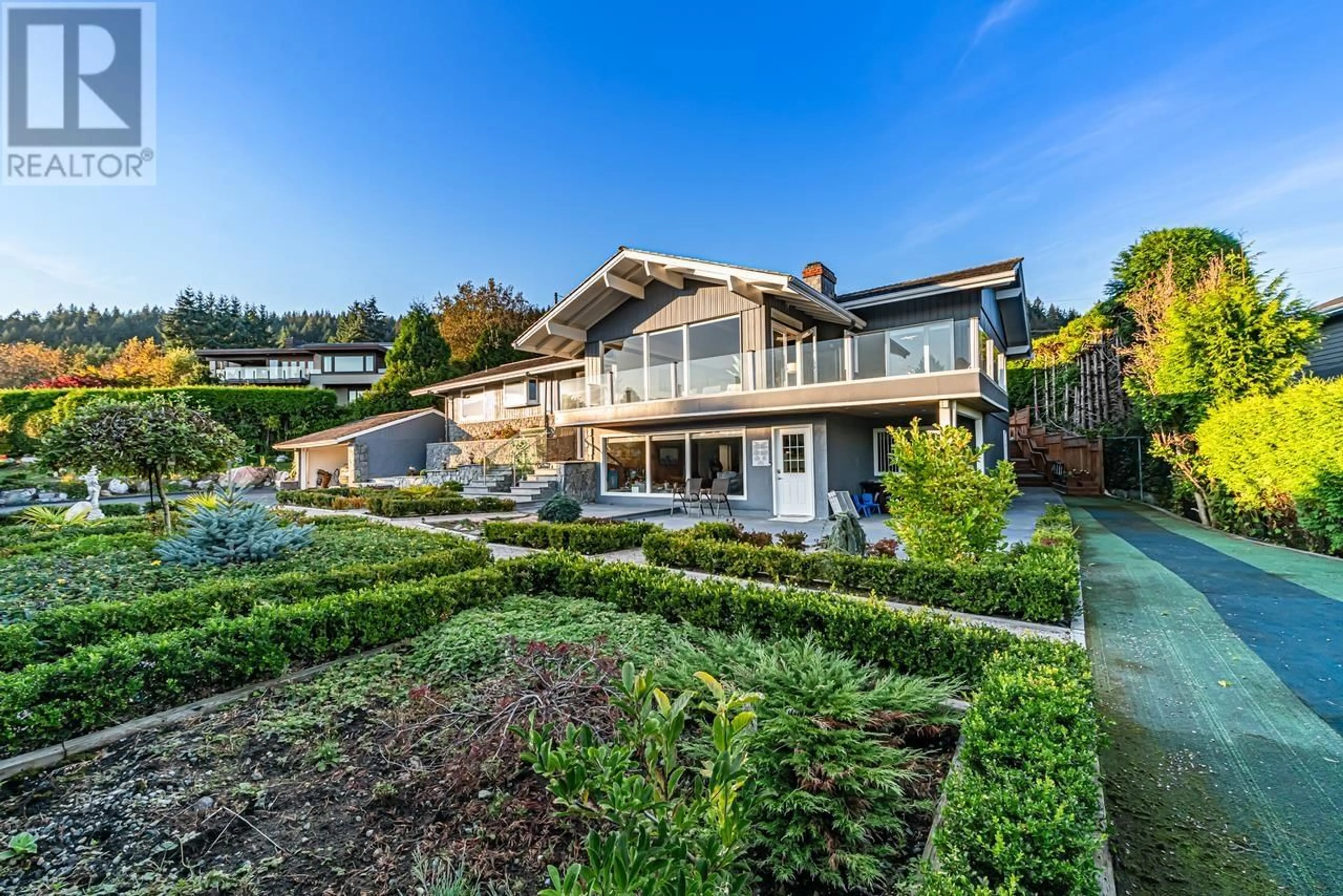 A pic from outside/outdoor area/front of a property/back of a property/a pic from drone, mountain view for 1119 EYREMOUNT DRIVE, West Vancouver British Columbia V7S2B9