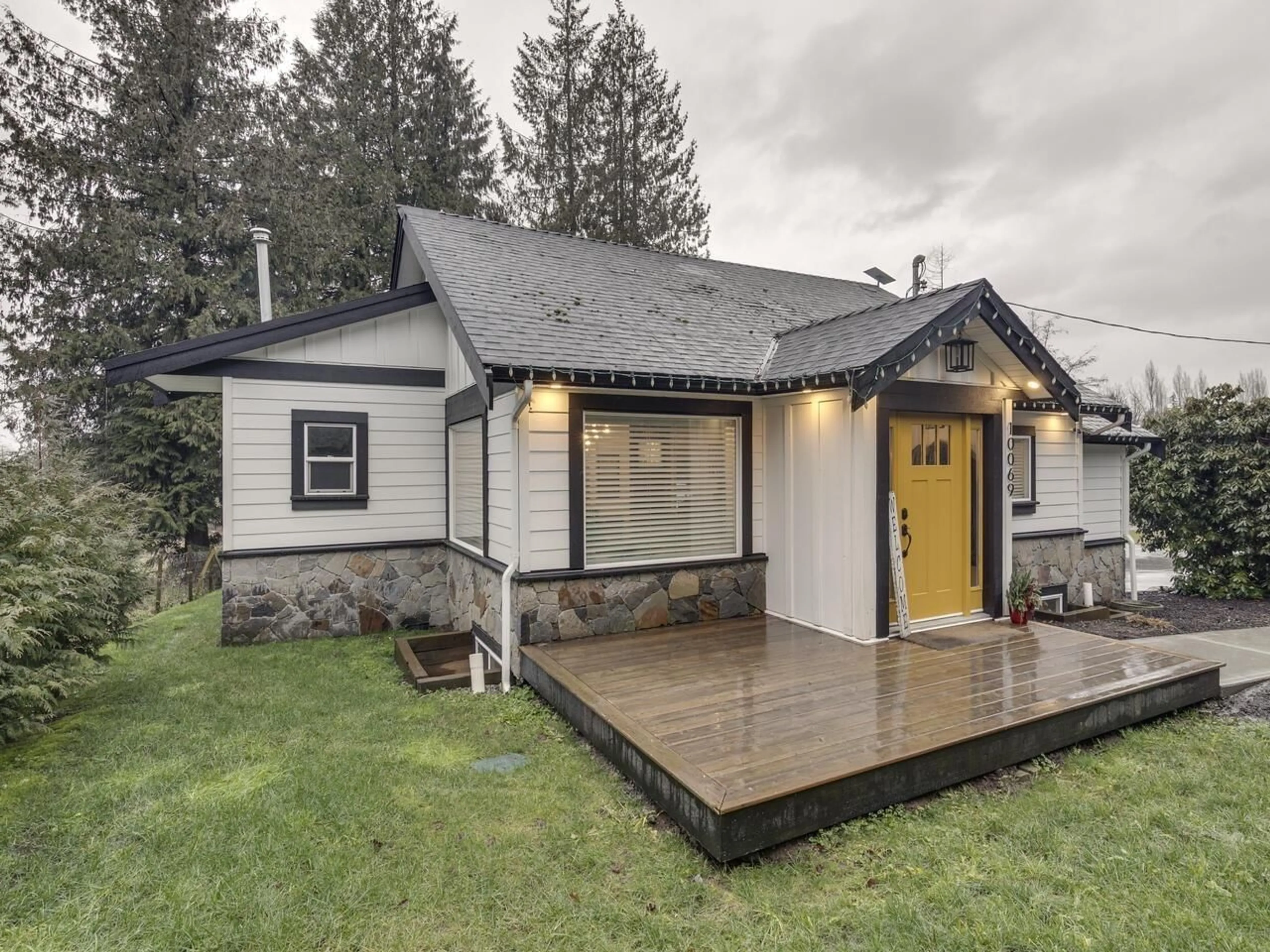 Home with vinyl exterior material, street for 10069 WOLFE, Mission British Columbia V4S1G7