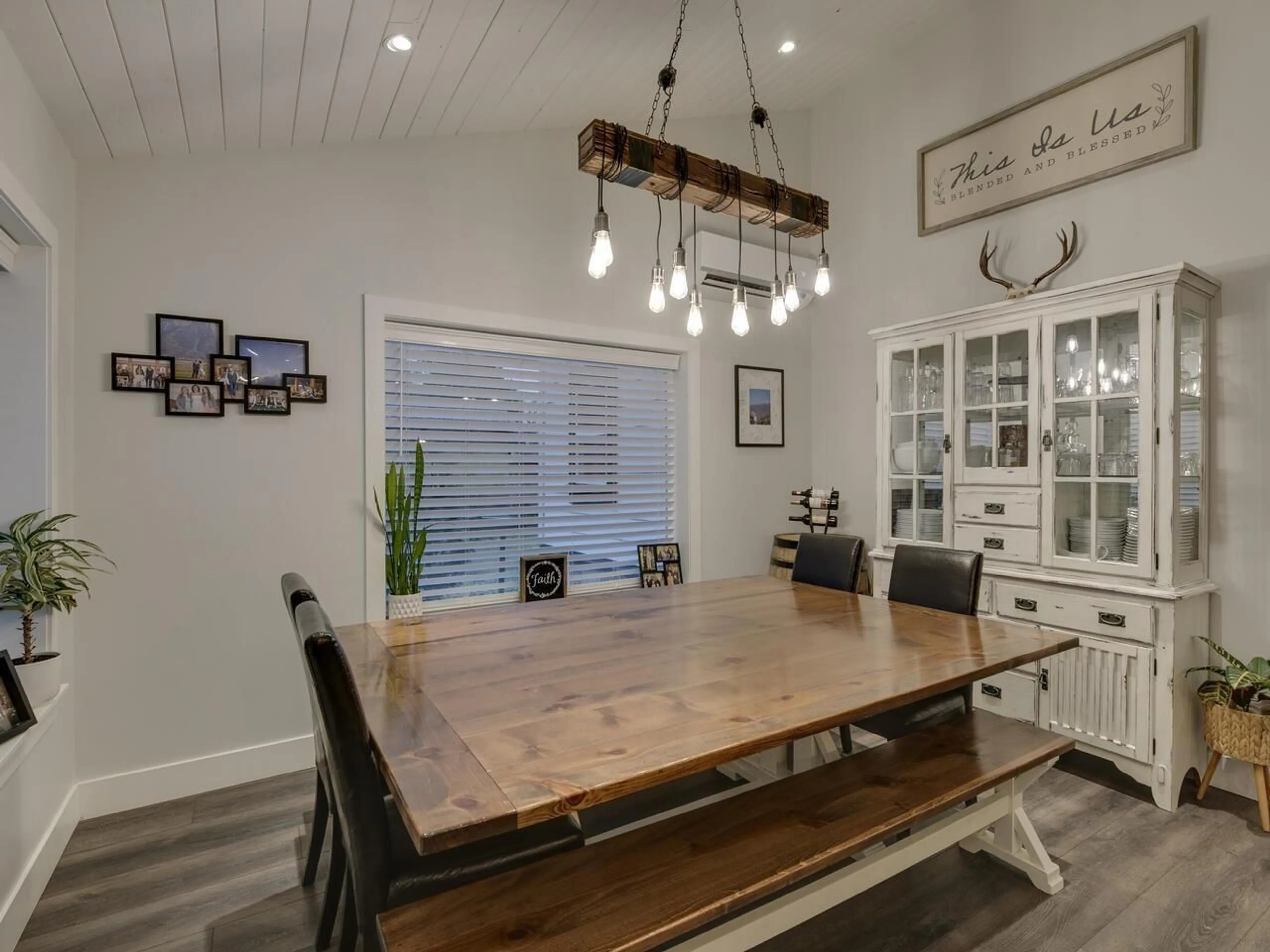 A pic from outside/outdoor area/front of a property/back of a property/a pic from drone, street for 10069 WOLFE, Mission British Columbia V4S1G7