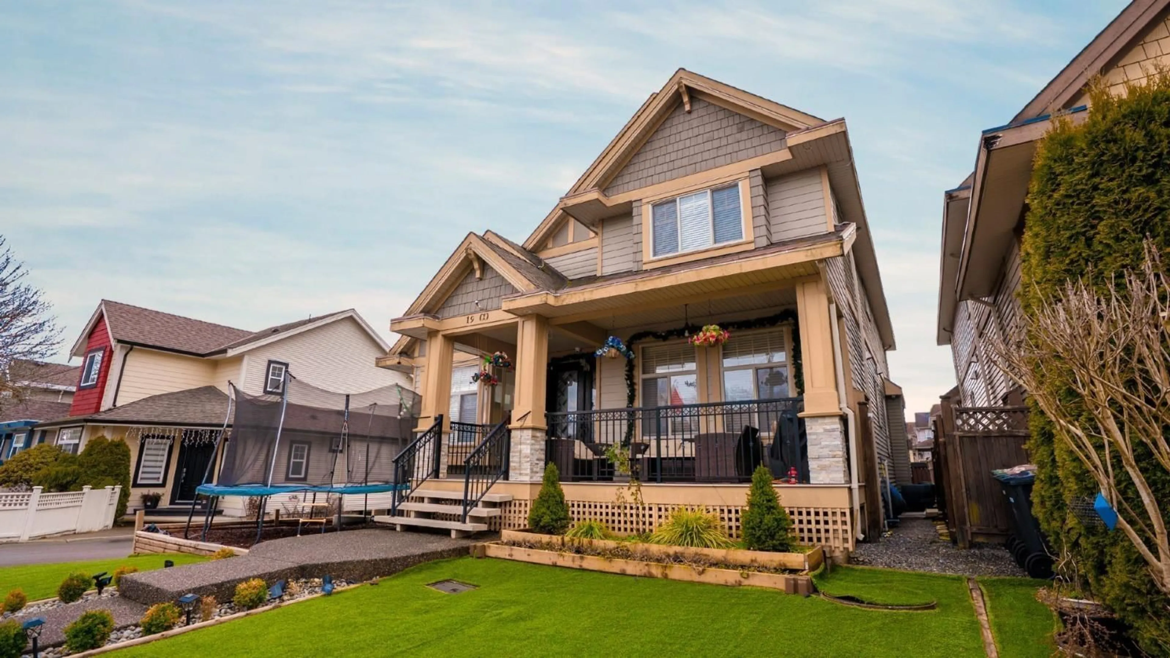 Home with vinyl exterior material, water/lake/river/ocean view for 19910 73A, Langley British Columbia V2Y3J3
