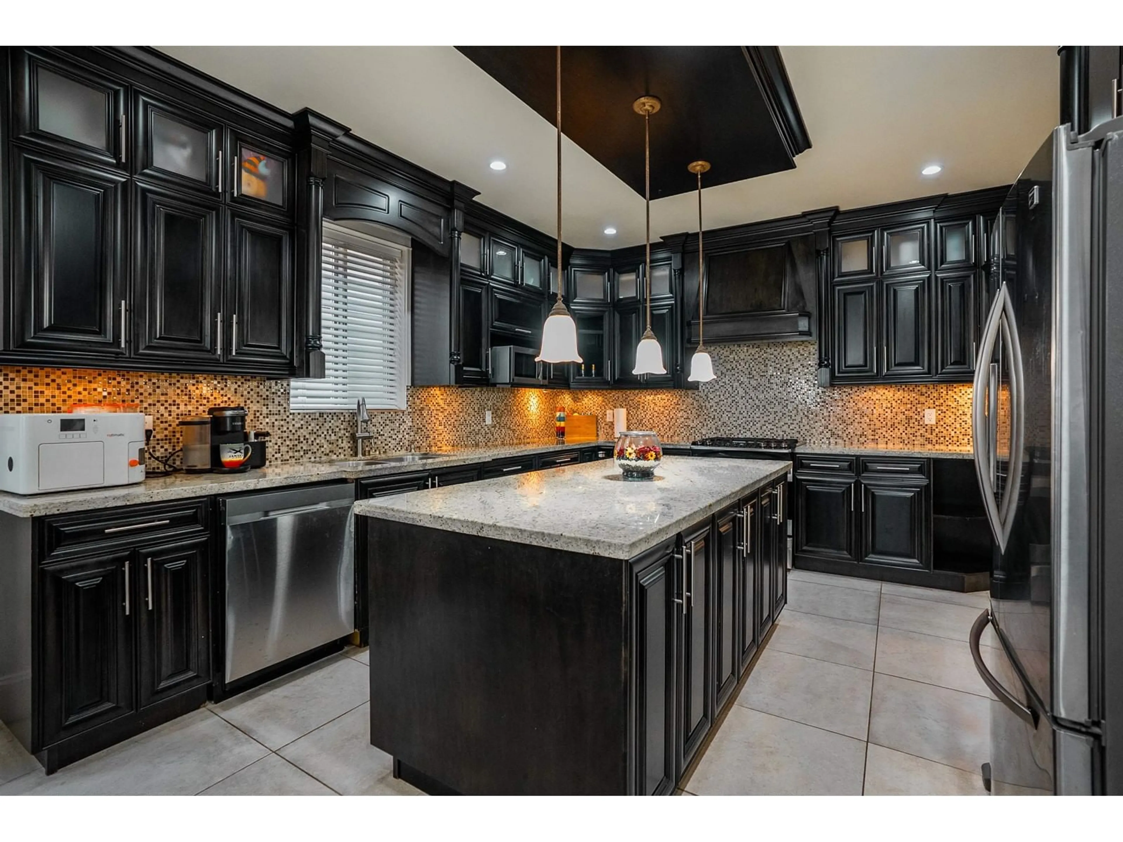 Contemporary kitchen, ceramic/tile floor for 19910 73A AVENUE, Langley British Columbia V2Y3J3