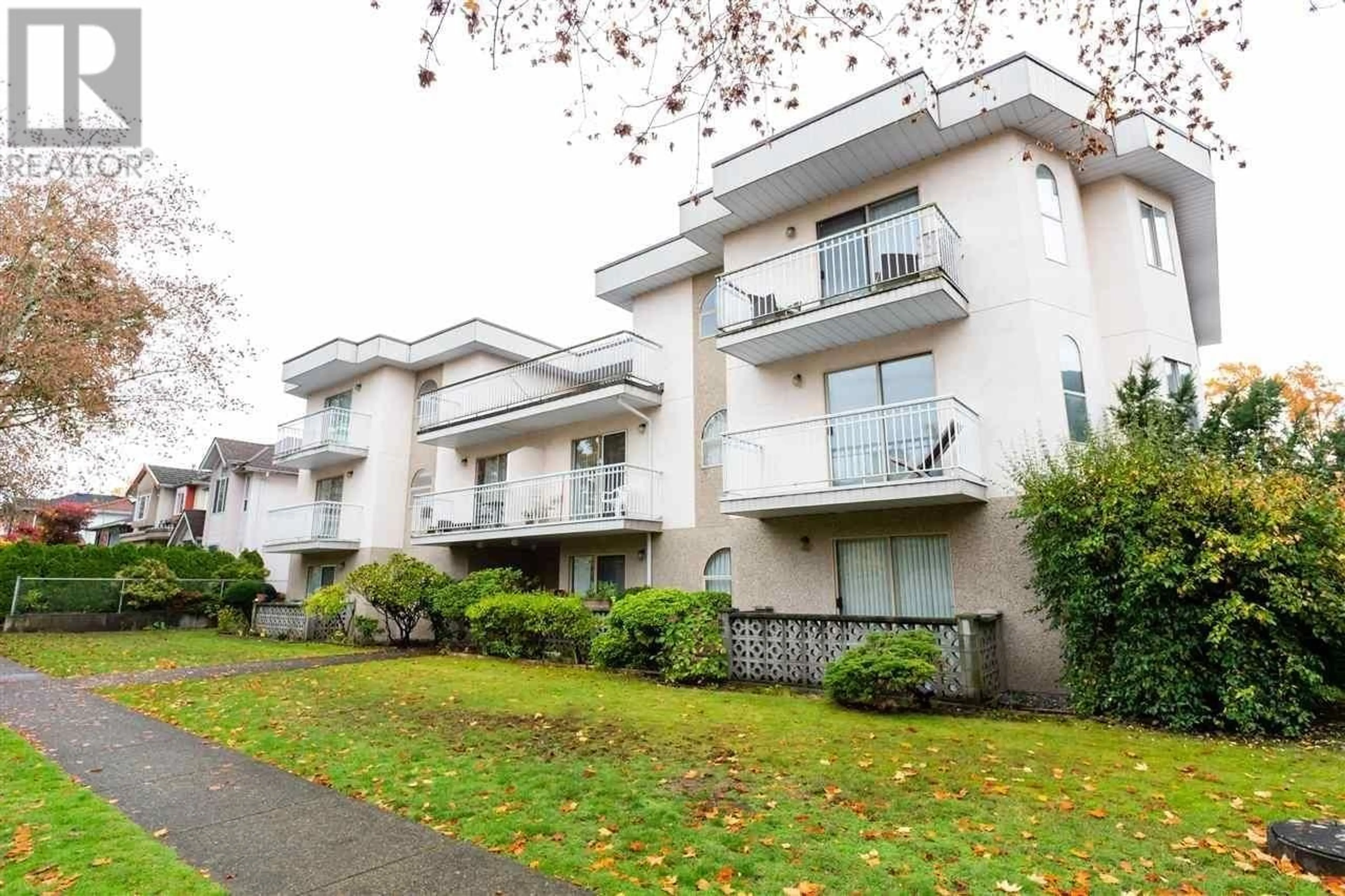 Patio, street for 303 458 E 44TH AVENUE, Vancouver British Columbia V5W1W3