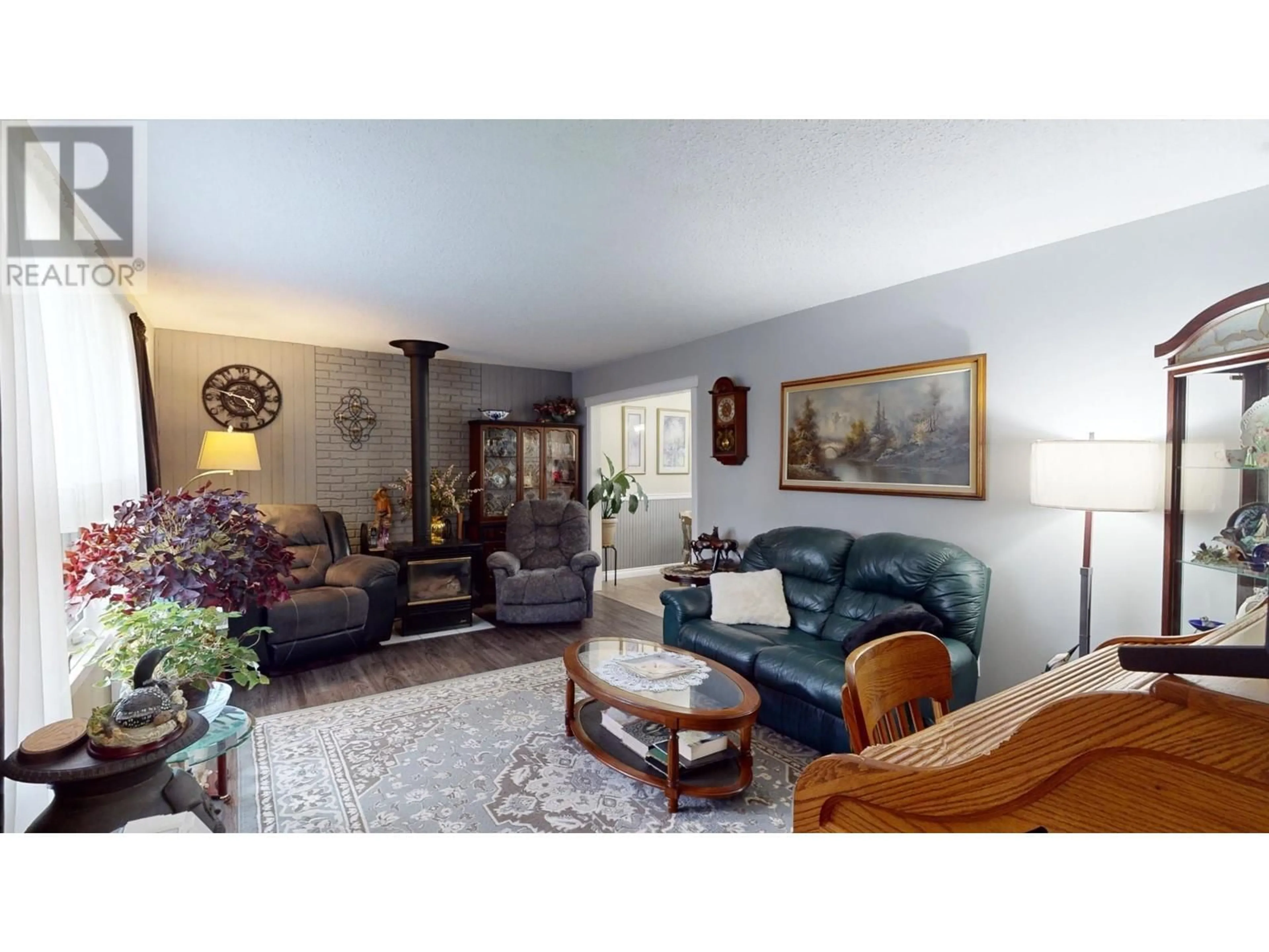 Open concept kitchen, ceramic/tile floor for 2826 GOOK ROAD, Quesnel British Columbia V2J4J1