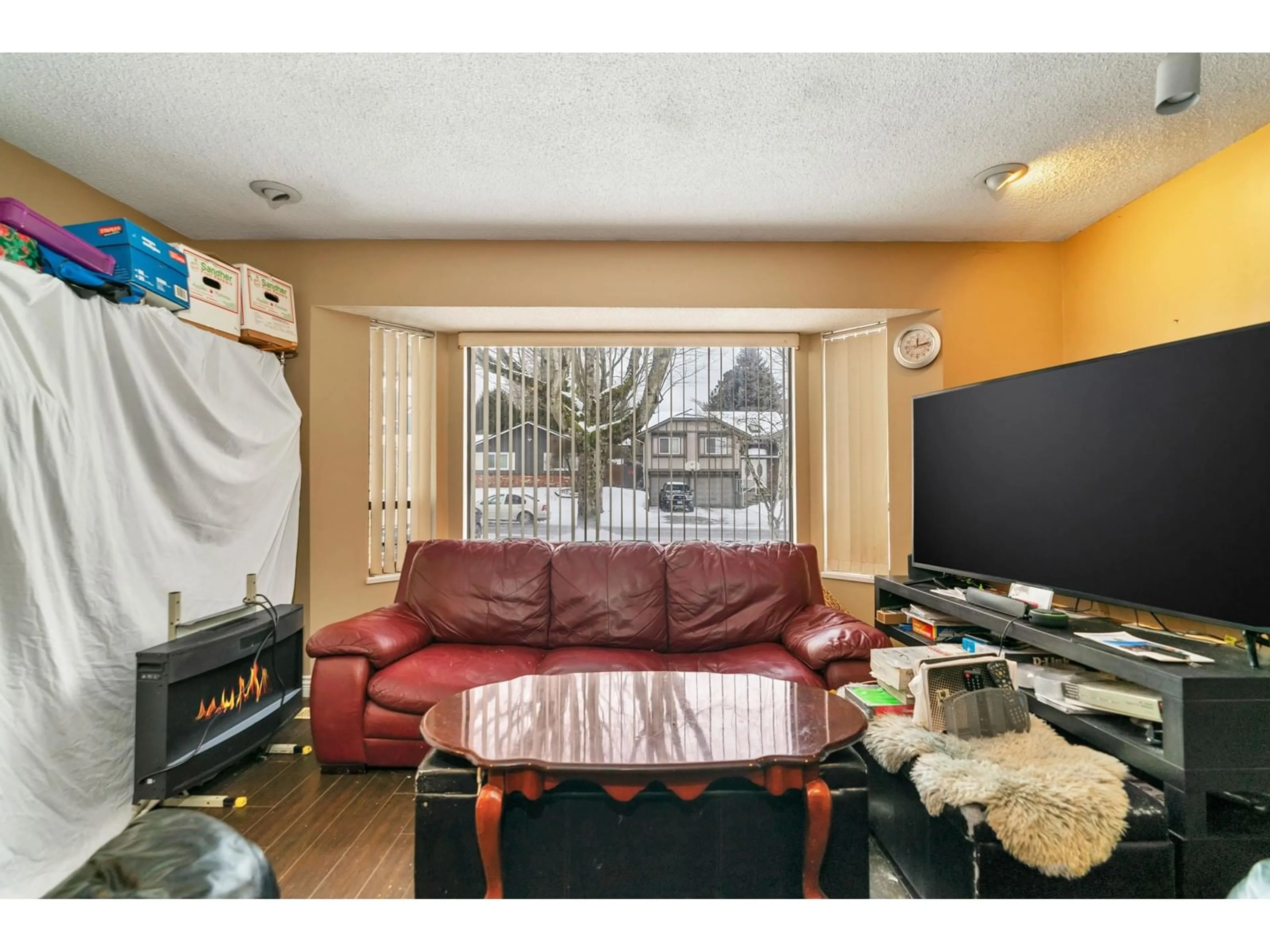 Living room with furniture, unknown for 6276 131A STREET, Surrey British Columbia V3X1N9