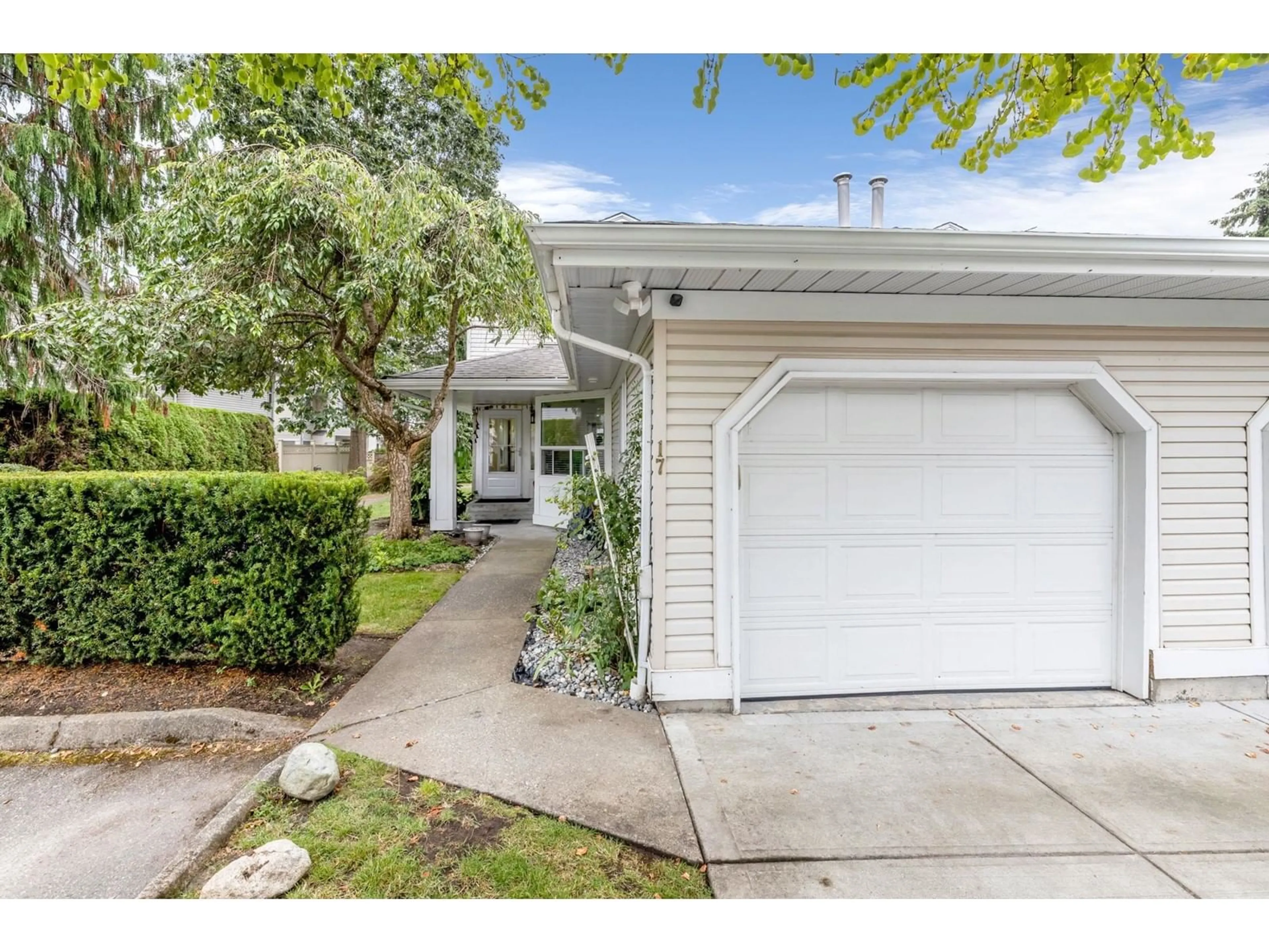 Home with vinyl exterior material, street for 17 - 6478 121, Surrey British Columbia V3W0Y5