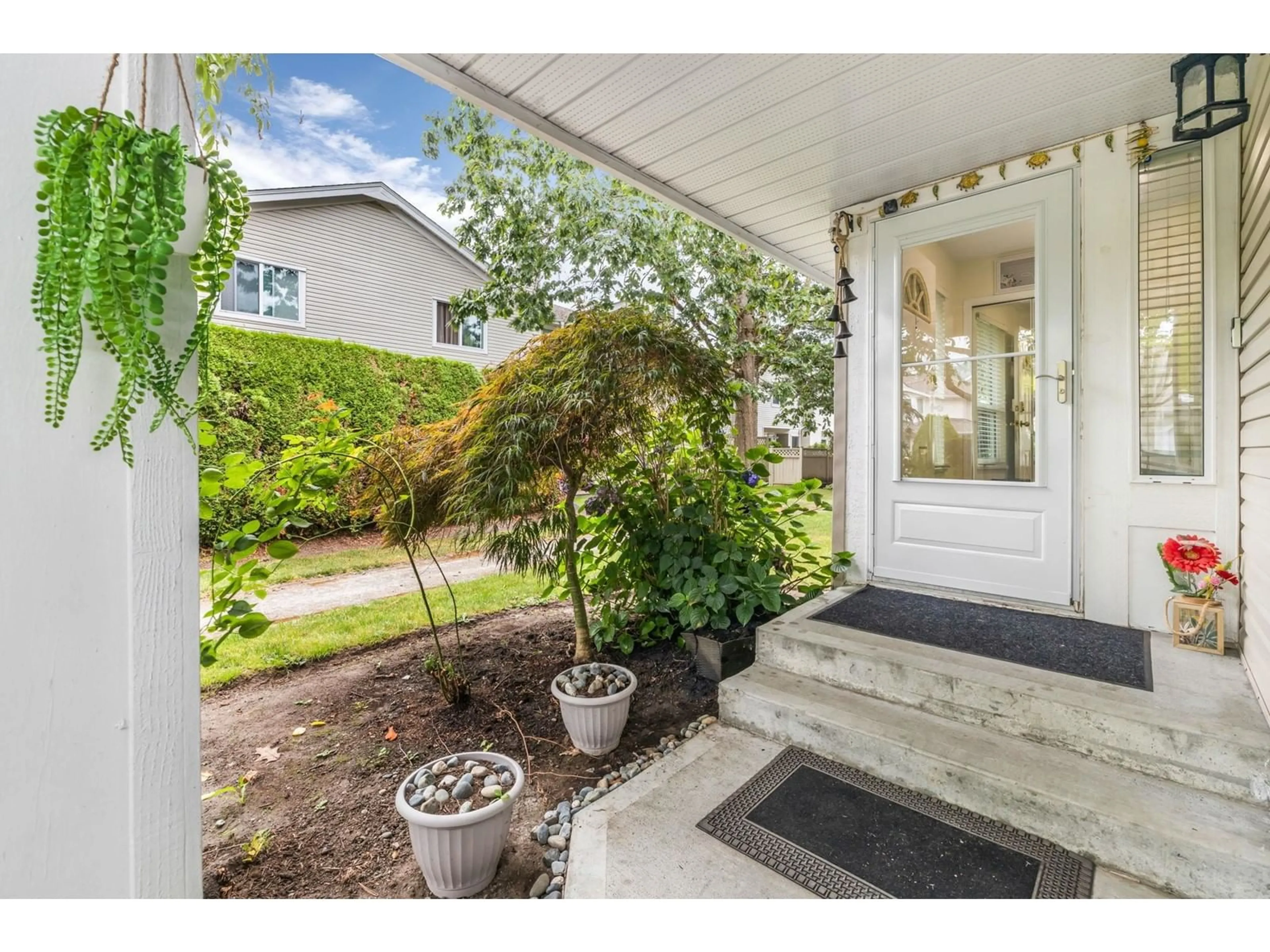 Indoor entryway for 17 6478 121 STREET, Surrey British Columbia V3W0Y5