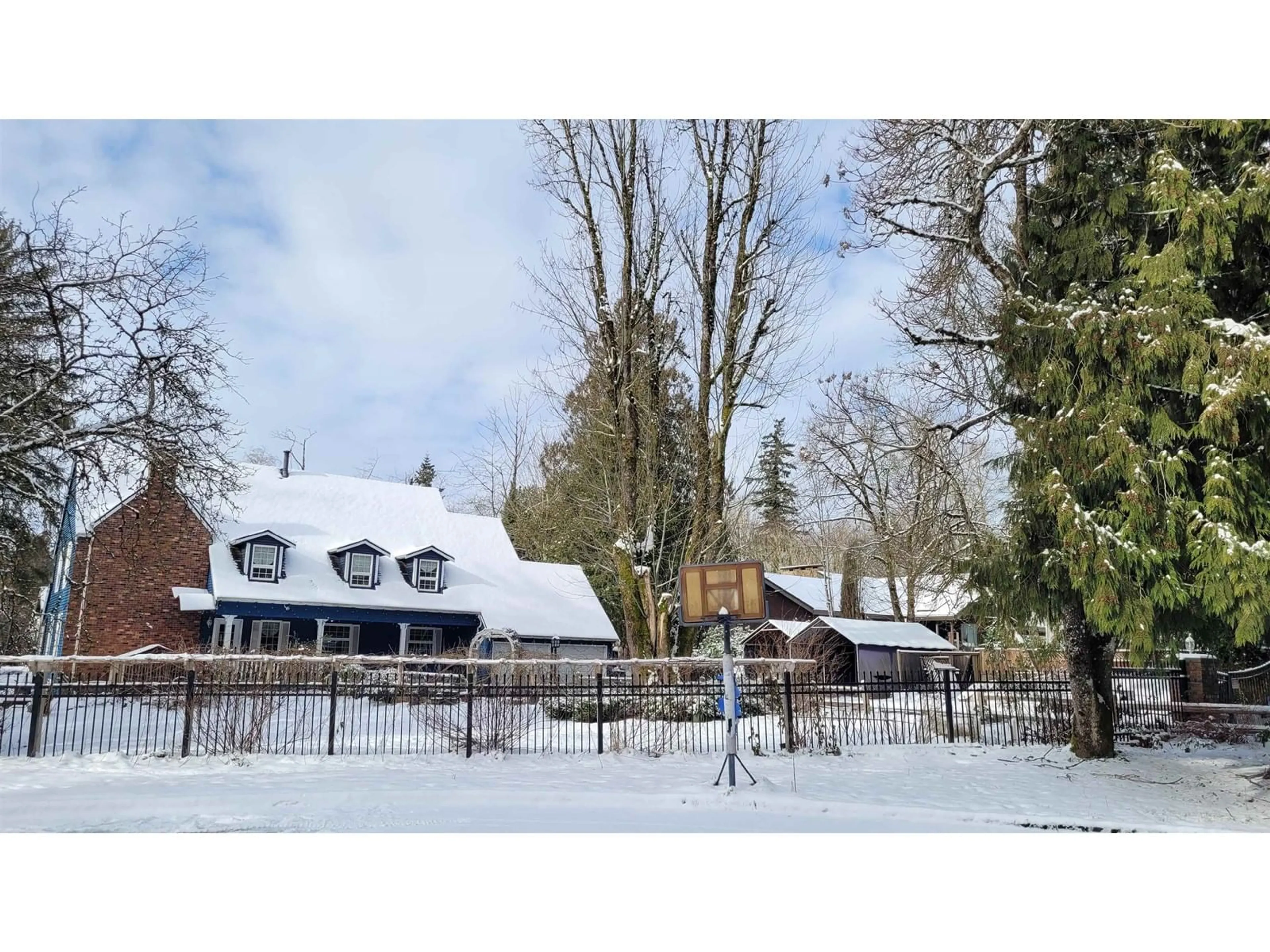 A pic from outside/outdoor area/front of a property/back of a property/a pic from drone, street for 9285 178 STREET, Surrey British Columbia V4N3W4