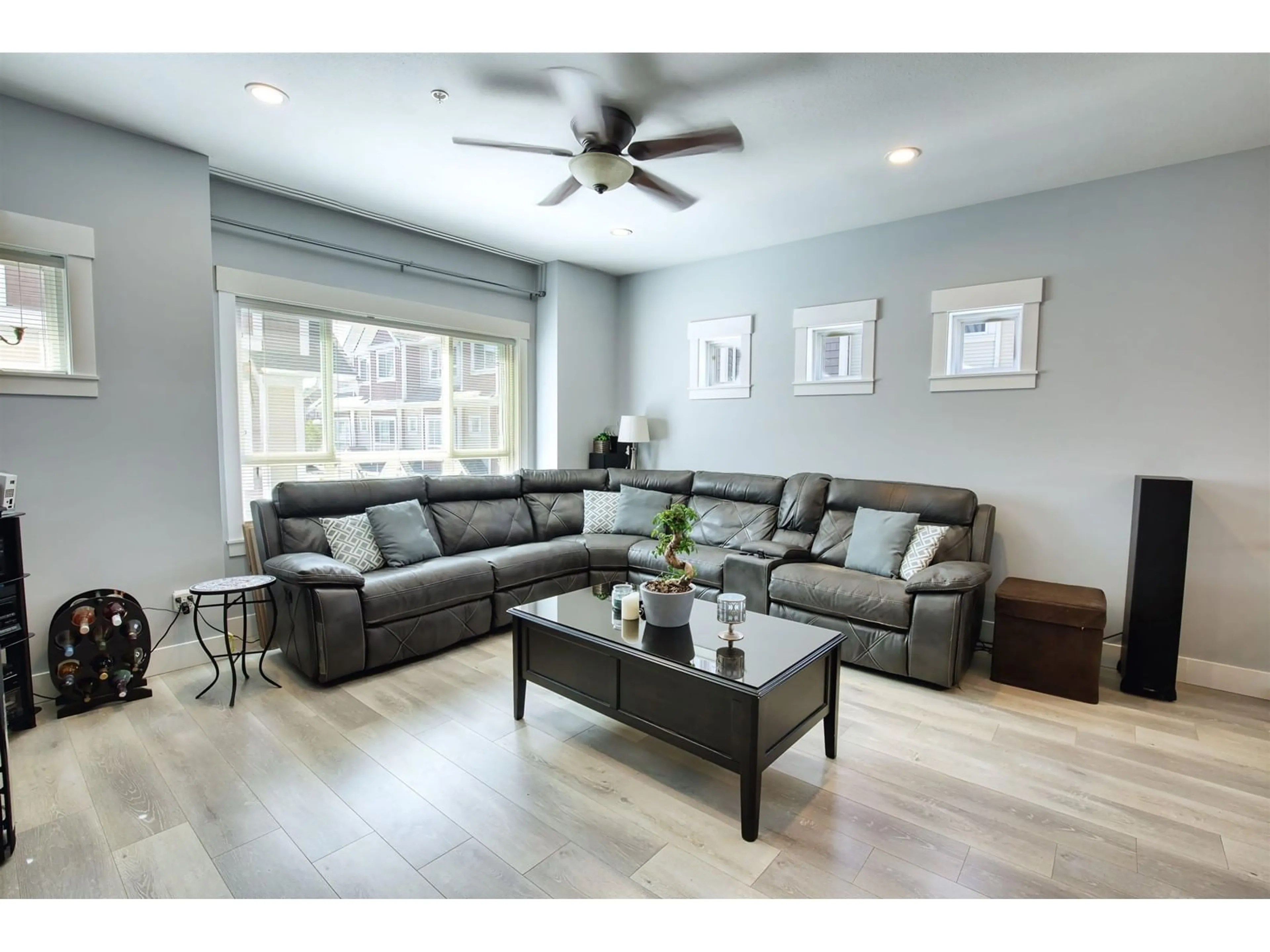 Living room with furniture, unknown for 21 - 7298 199A, Langley British Columbia V2Y0H9