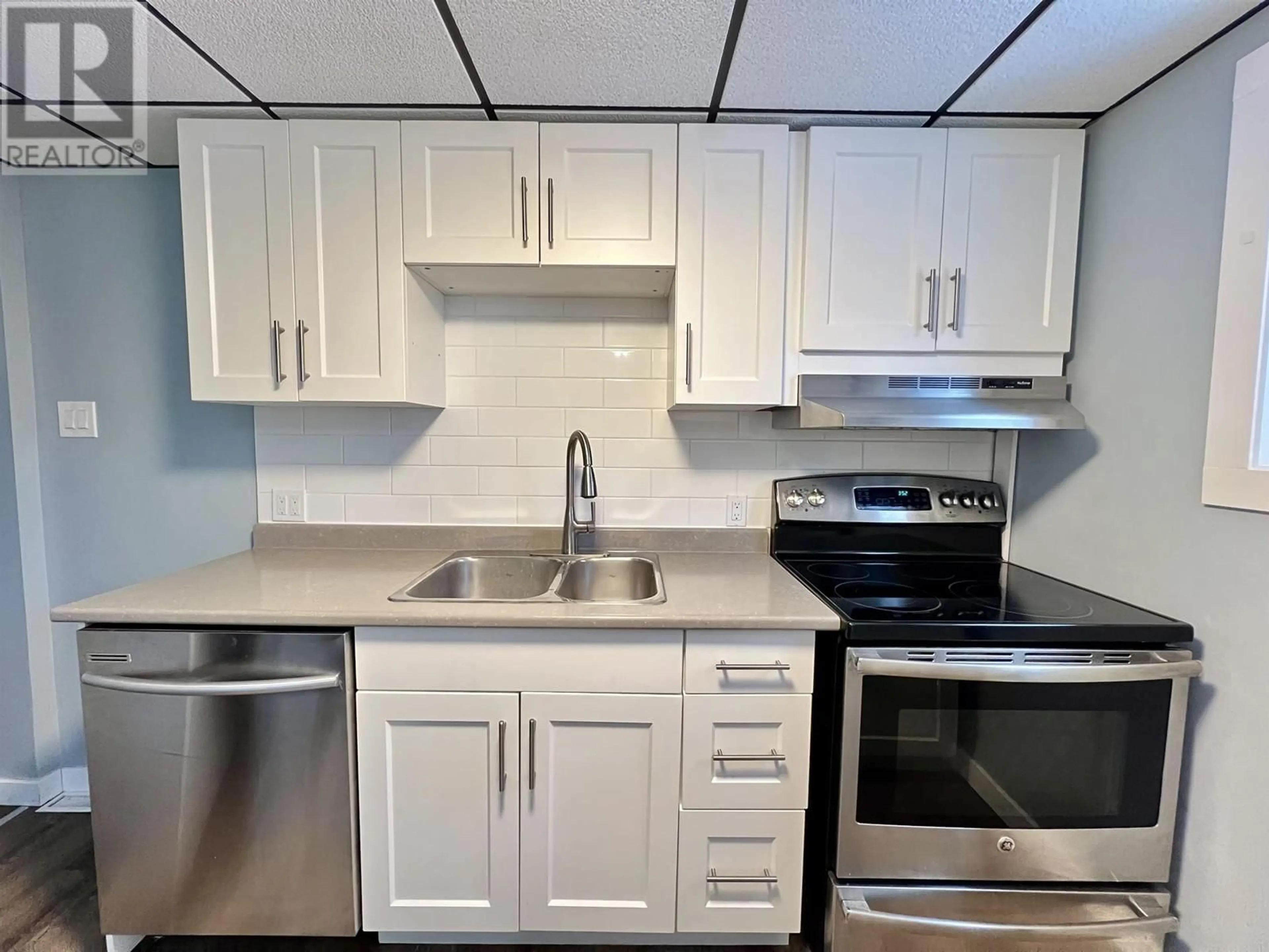 Standard kitchen, unknown for 239 DOUGLAS STREET, Prince George British Columbia V2M2L9