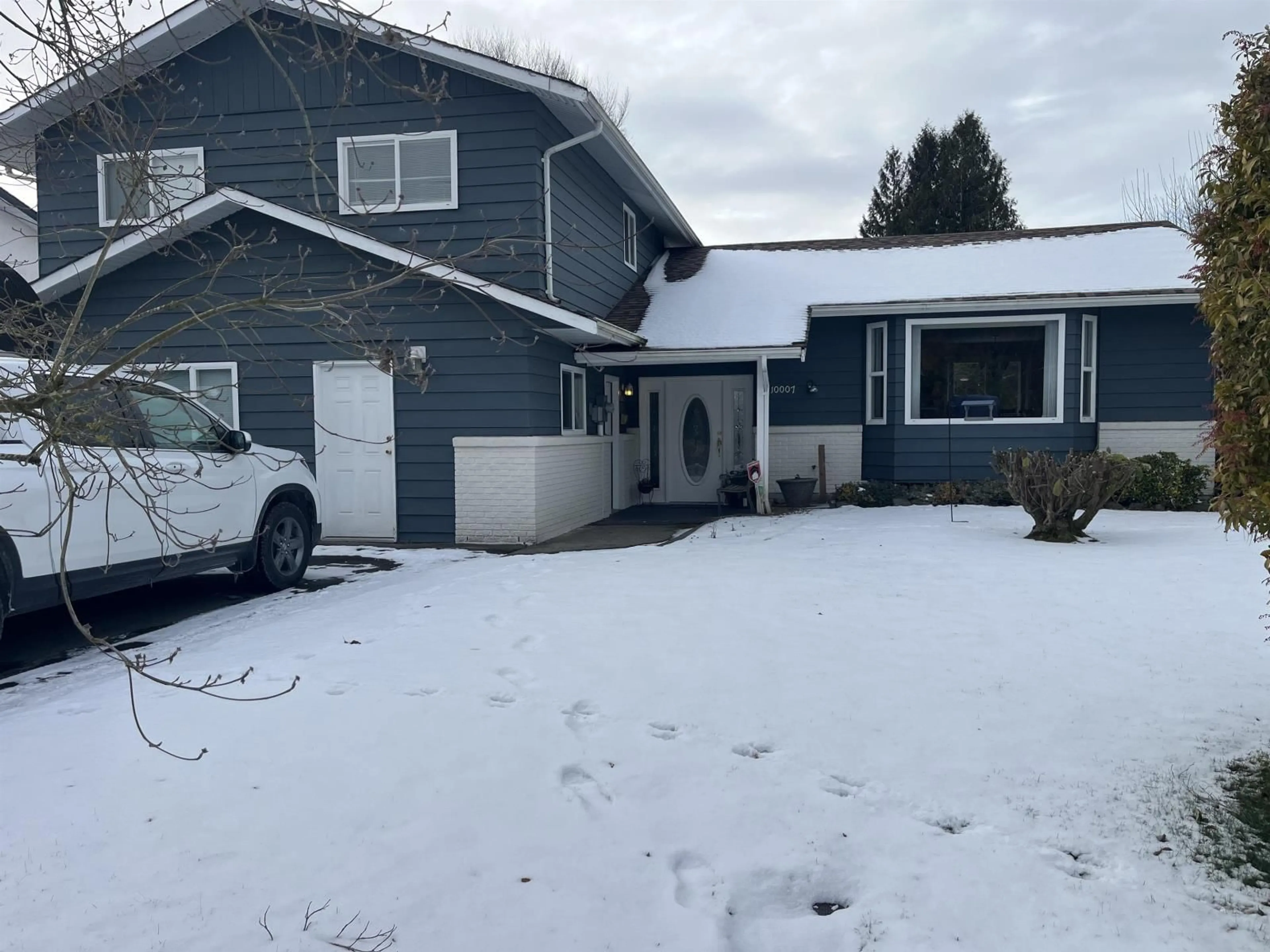 A pic from outside/outdoor area/front of a property/back of a property/a pic from drone, street for 10007 SHAMROCK DRIVE|Fairfield Island, Chilliwack British Columbia V2P5L3