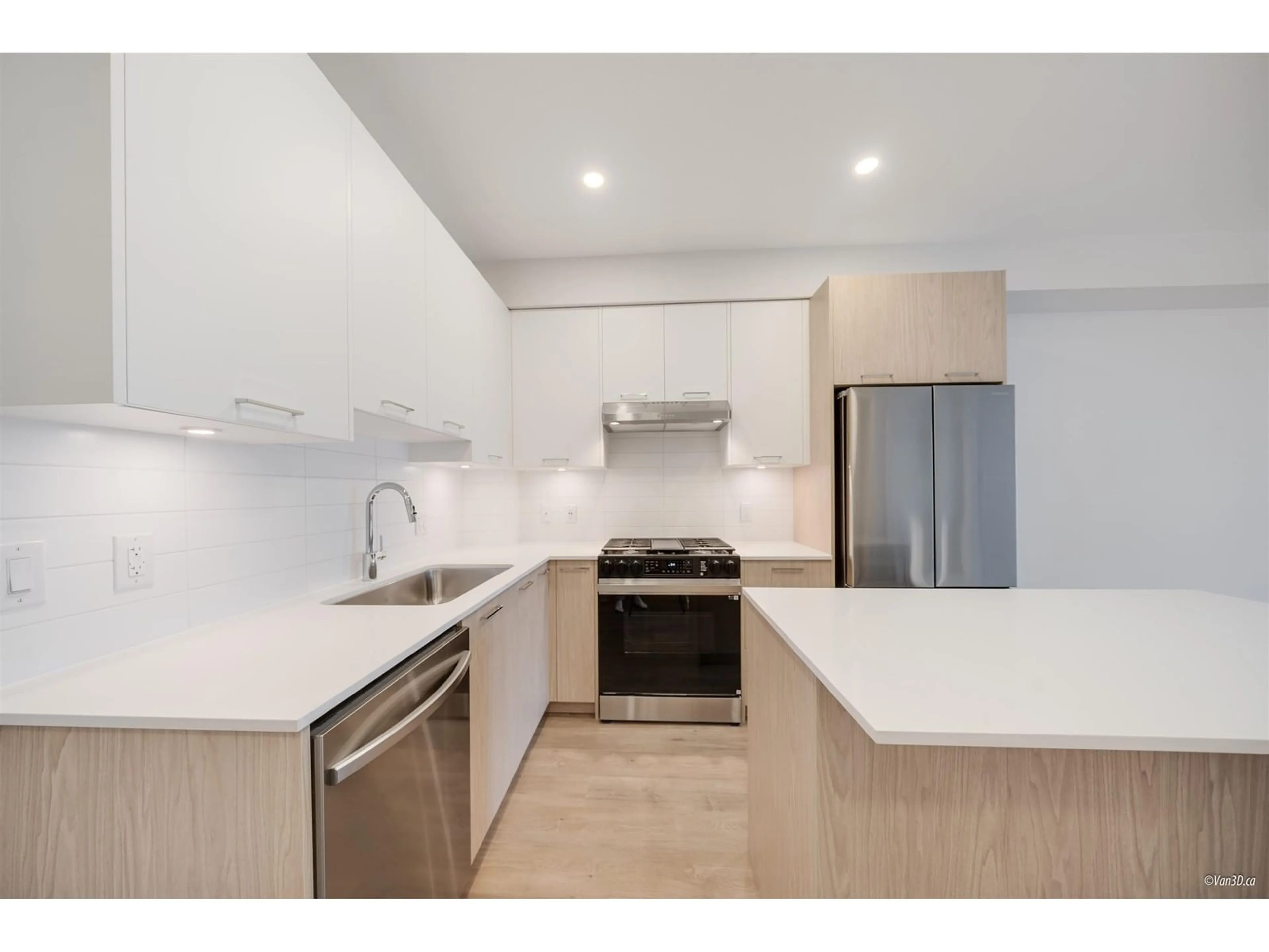Standard kitchen, unknown for 411 - 3319 148, Surrey British Columbia V4P0H5