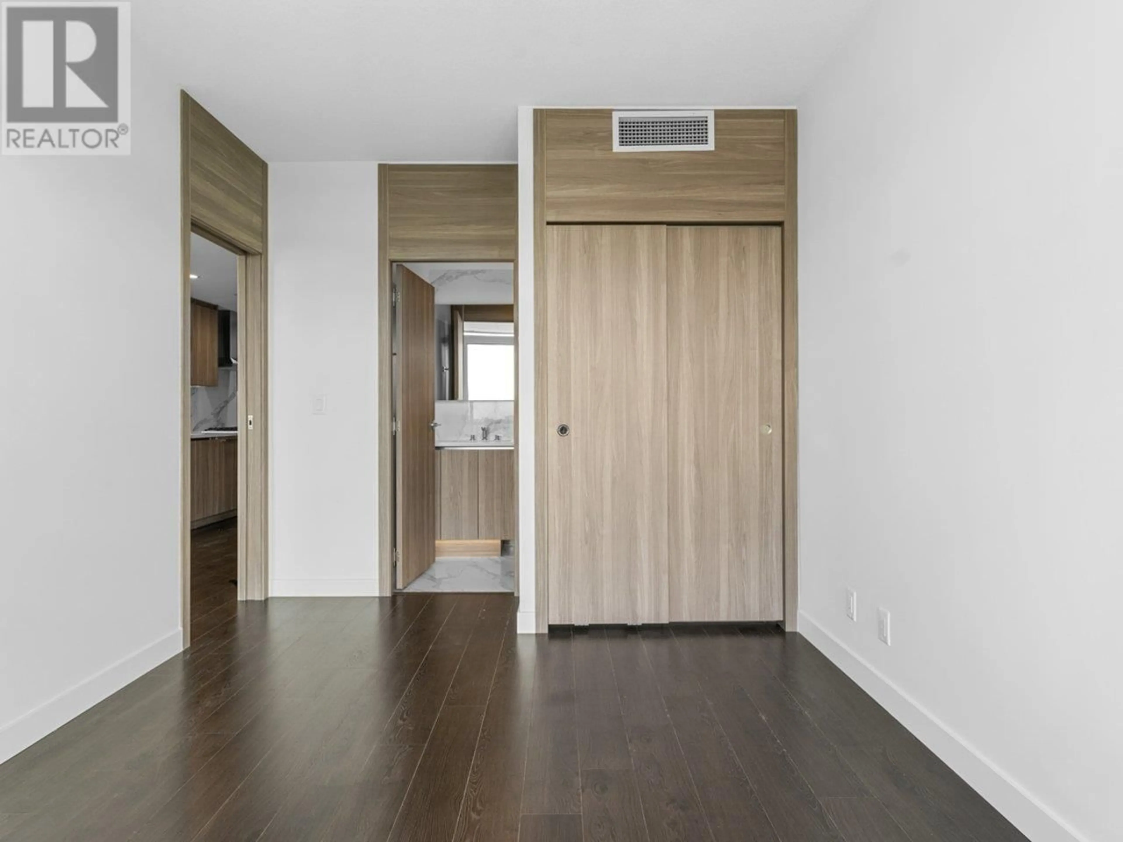Indoor entryway for 4009 - 4880 LOUGHEED HIGHWAY, Burnaby British Columbia V5C0N1