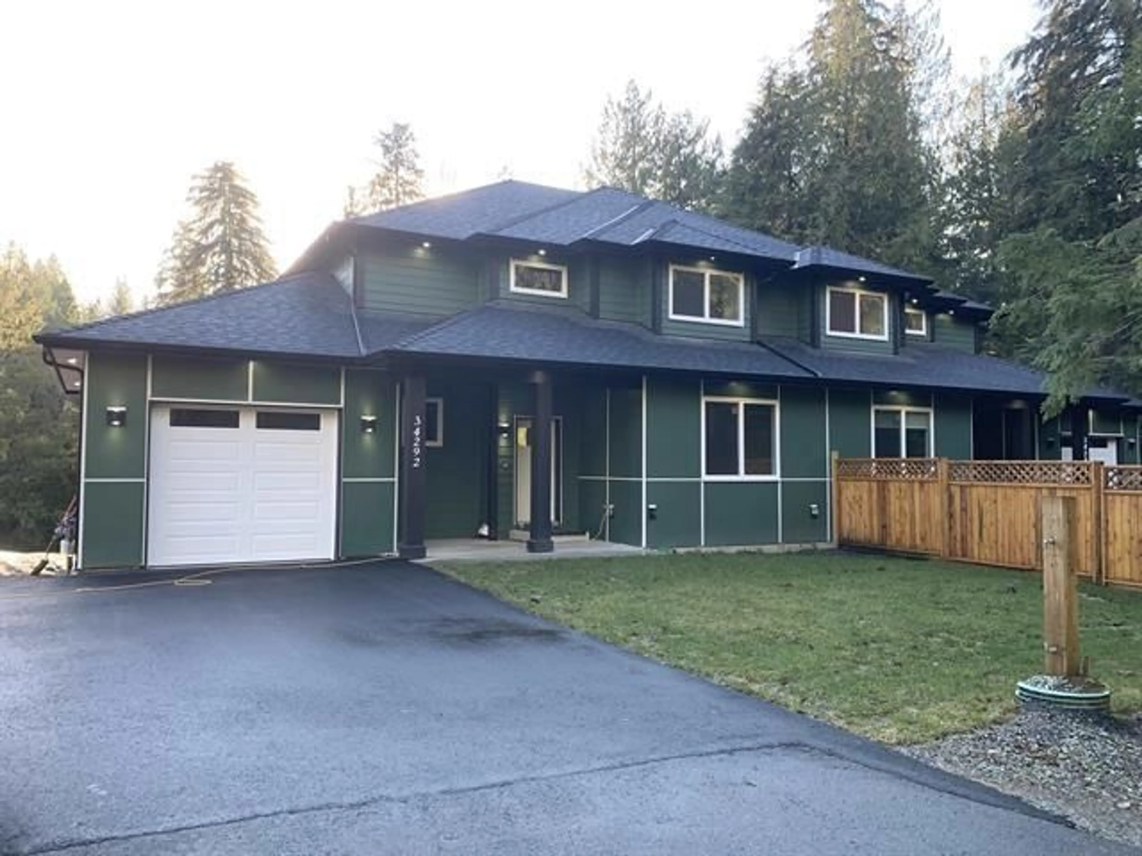 Home with vinyl exterior material, street for 34292 FERNDALE AVENUE, Mission British Columbia V2V7G2