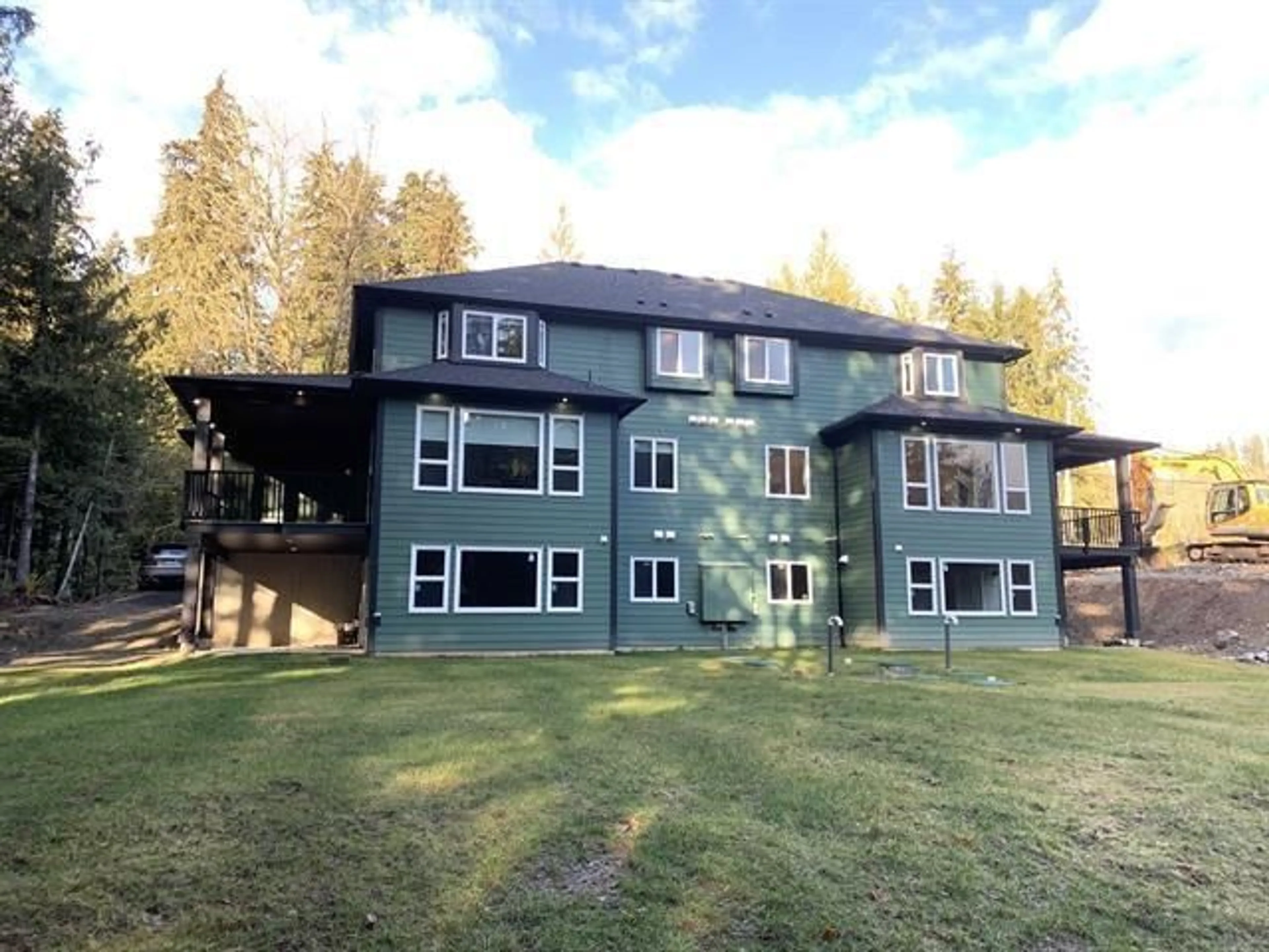 A pic from outside/outdoor area/front of a property/back of a property/a pic from drone, unknown for 34292 FERNDALE AVENUE, Mission British Columbia V2V7G2