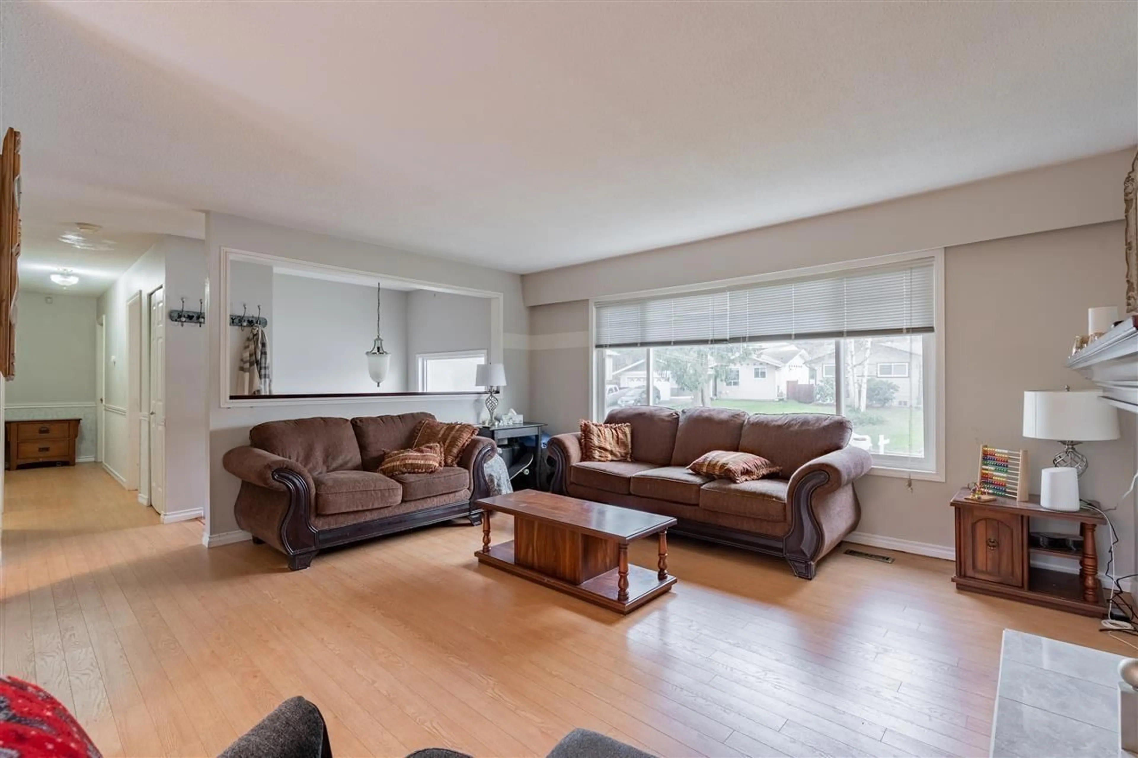 Living room with furniture, wood/laminate floor for 2177 GUILFORD DRIVE, Abbotsford British Columbia V2S4Z3