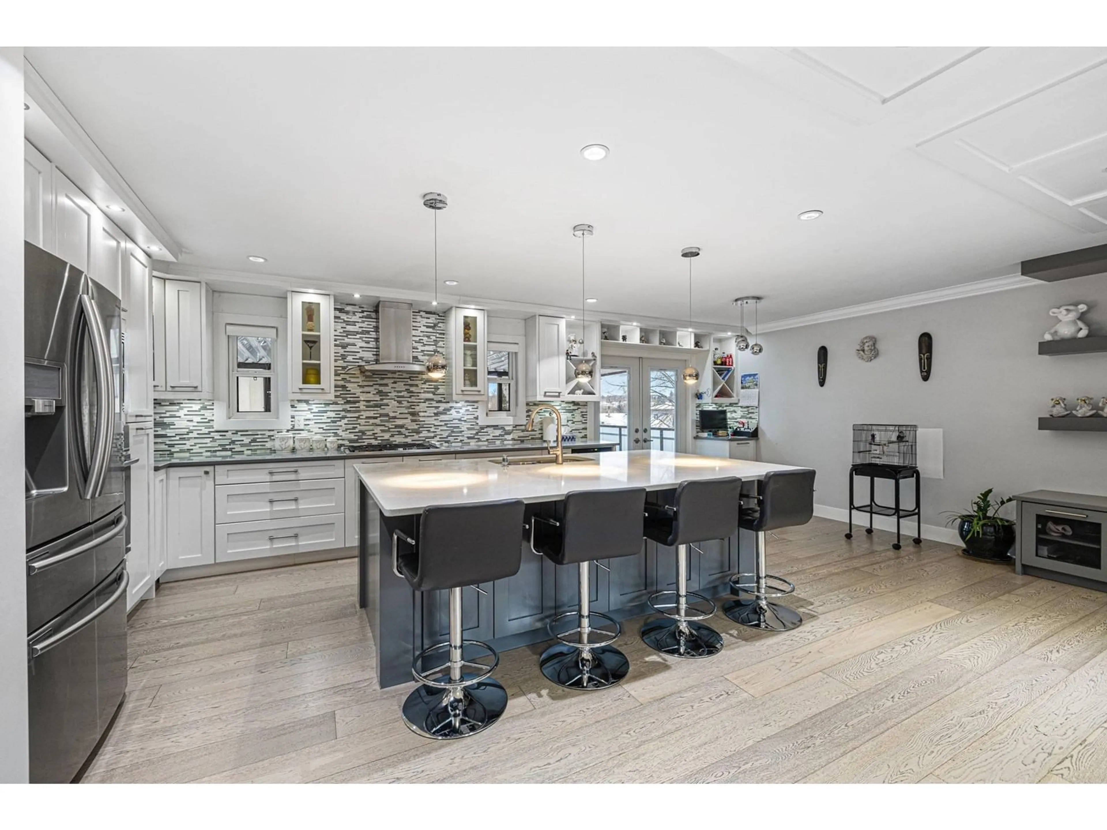 Open concept kitchen, ceramic/tile floor for 7863 SUNCREST DRIVE, Surrey British Columbia V3W6A8