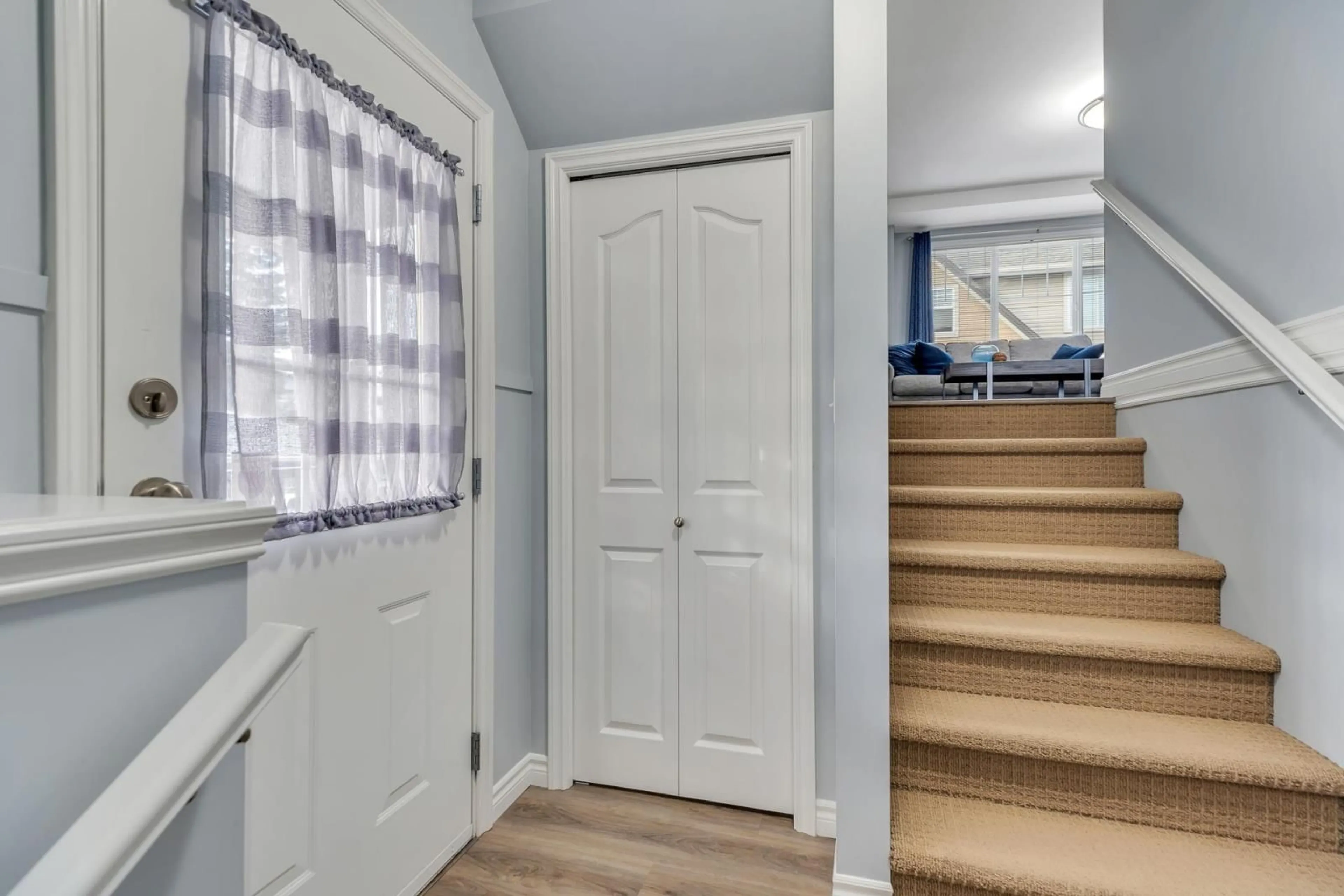 Indoor entryway for 4 46568 FIRST AVENUE|Chilliwack Proper E, Chilliwack British Columbia V2P1W9