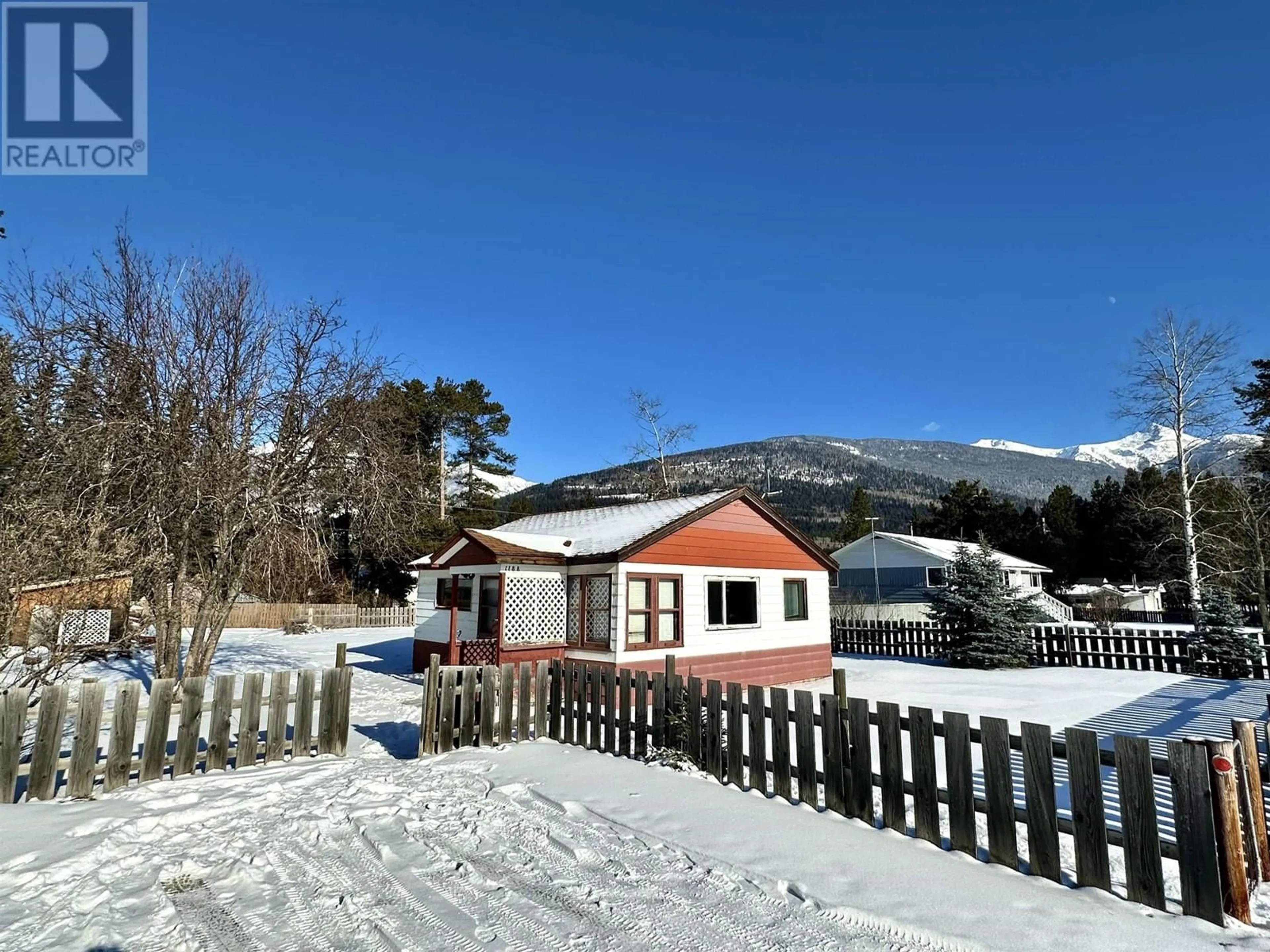 A pic from outside/outdoor area/front of a property/back of a property/a pic from drone, mountain view for 1188 7TH AVENUE, Valemount British Columbia V0E2Z0