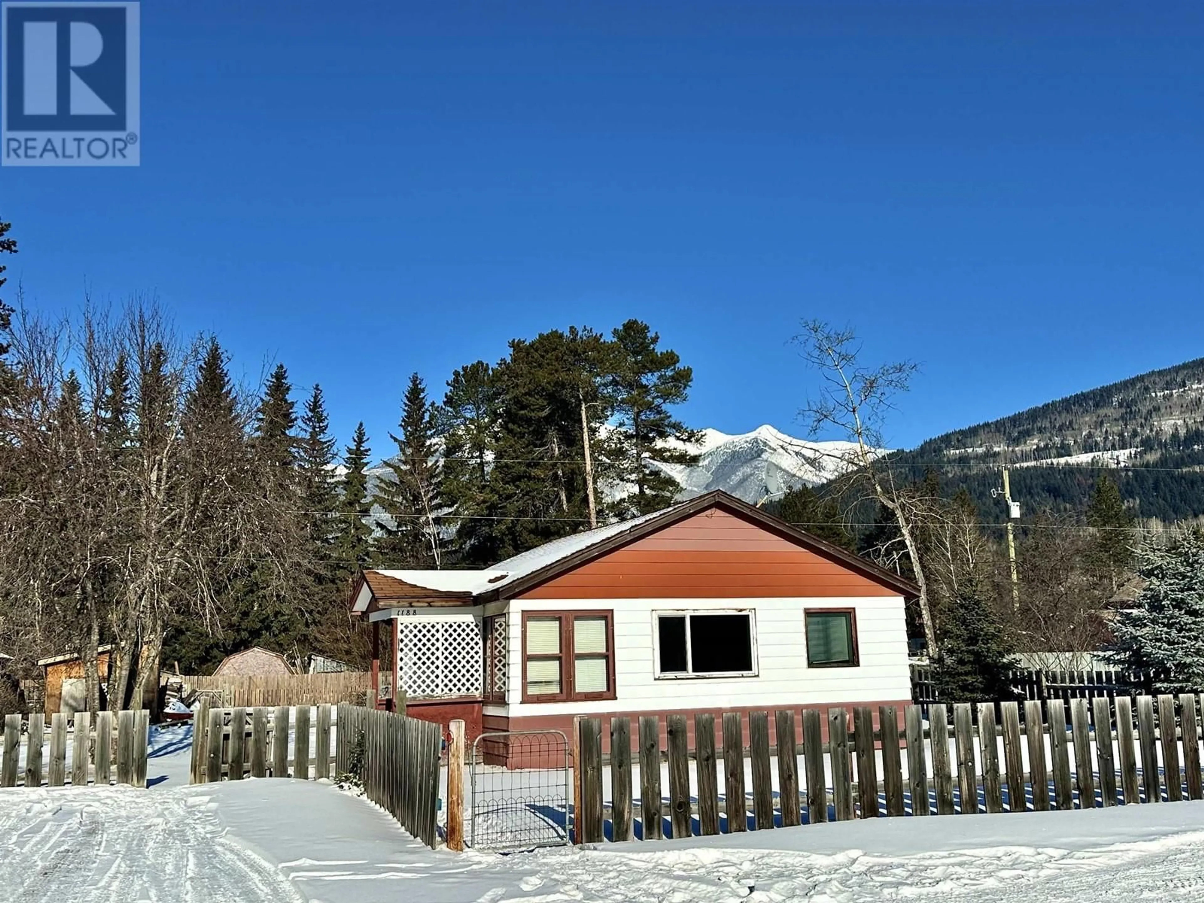 A pic from outside/outdoor area/front of a property/back of a property/a pic from drone, mountain view for 1188 7TH AVENUE, Valemount British Columbia V0E2Z0