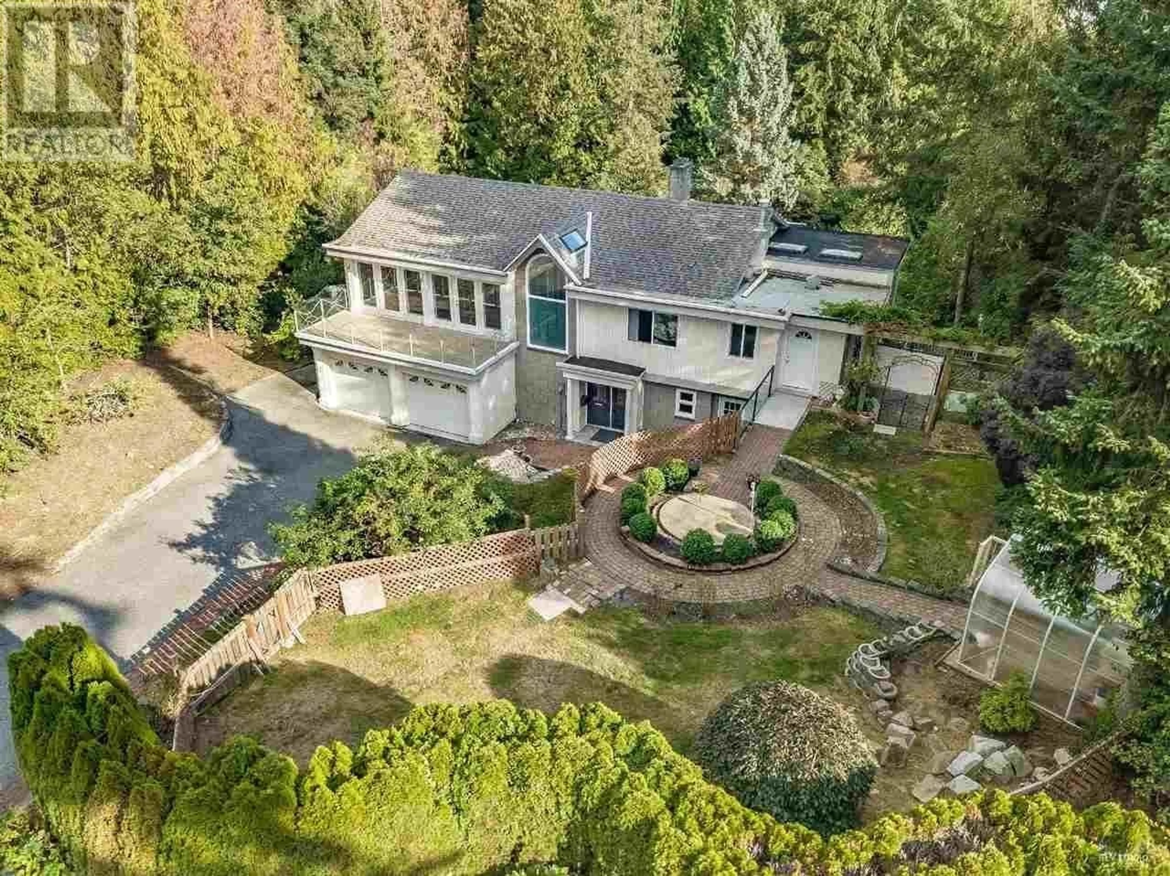 A pic from outside/outdoor area/front of a property/back of a property/a pic from drone, unknown for 4621 WOODBURN PLACE, West Vancouver British Columbia V7S2W8